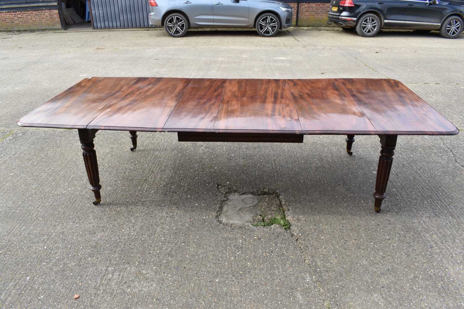 Early Victorian mahogany extending dining table - Image 3 of 6