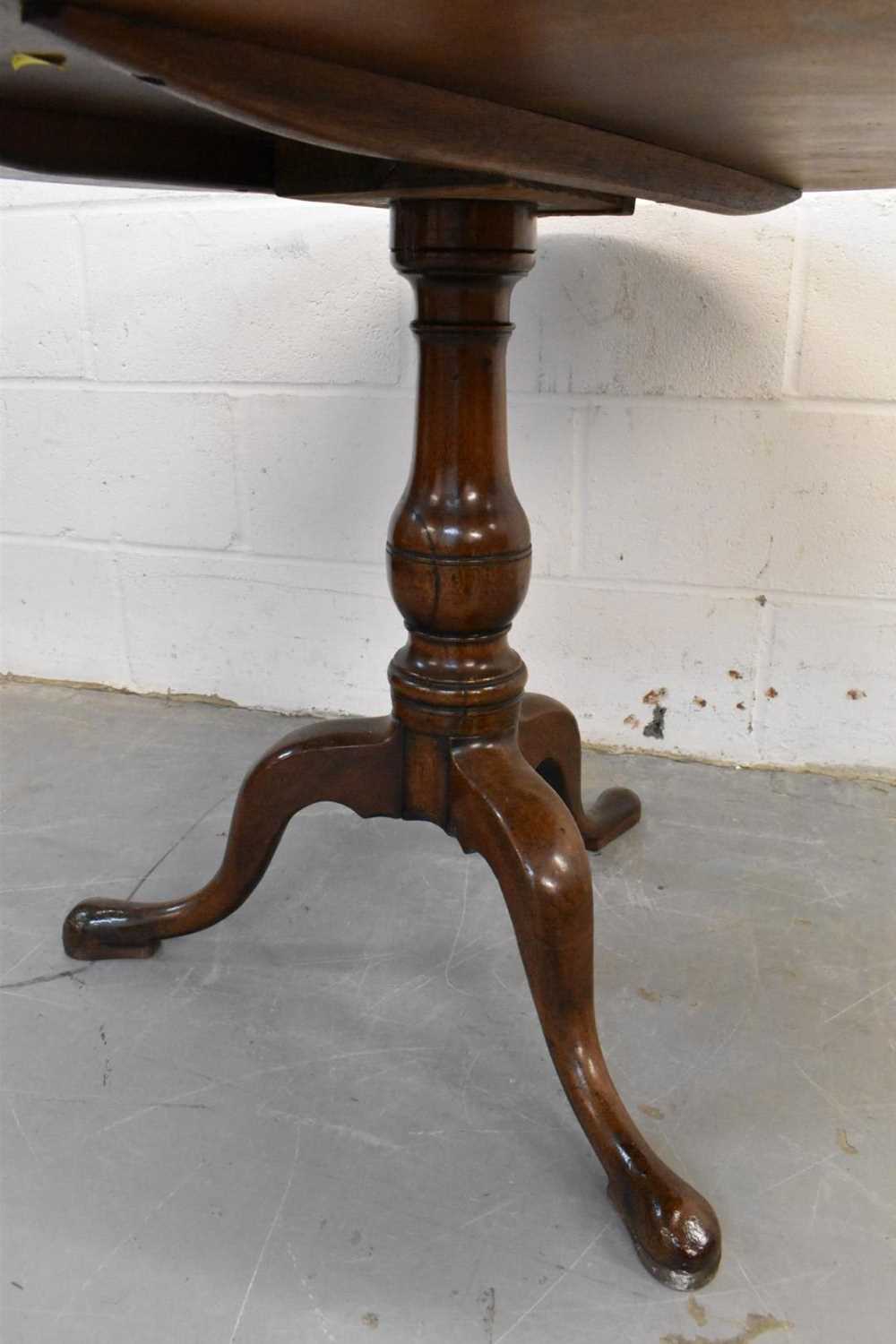 Georgian mahogany tilt top supper table - Image 3 of 4