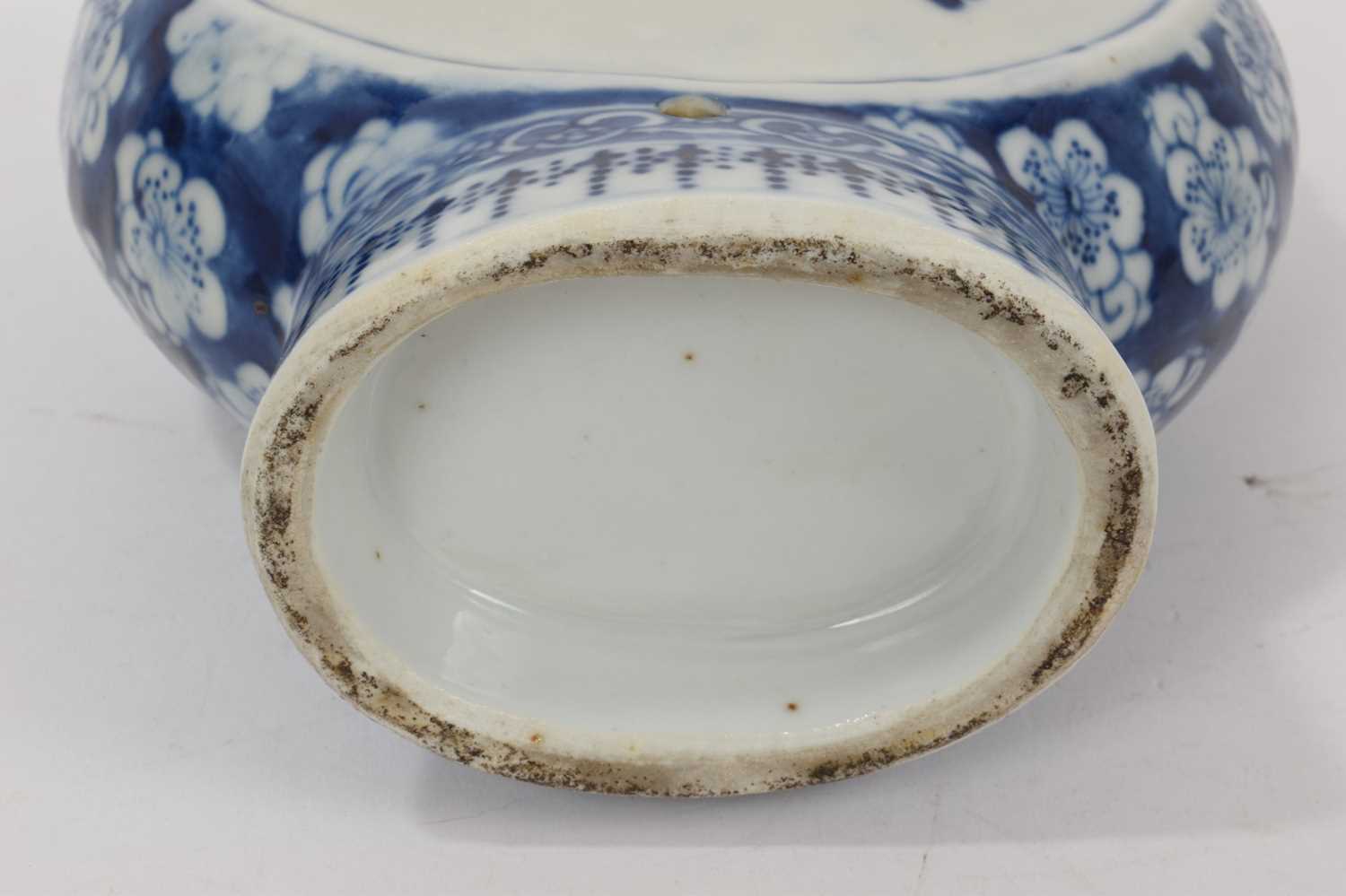 Chinese porcelain jar and cover and Chinese porcelain moonflask - Image 8 of 8