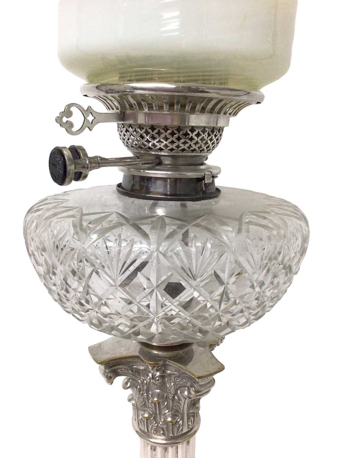 Edwardian silver plated Corinthian column oil lamp - Image 3 of 10