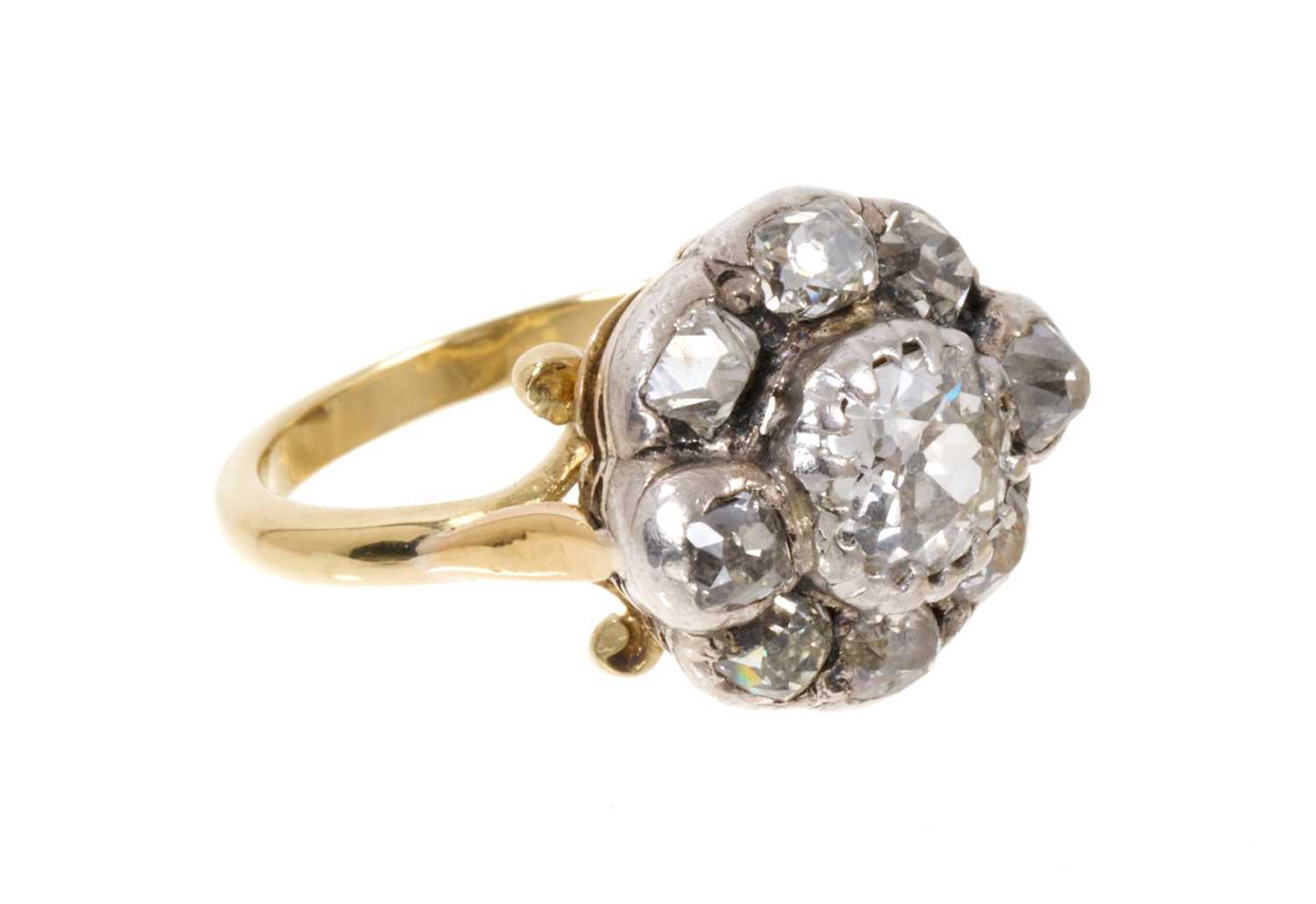 Antique diamond cluster ring - Image 2 of 3