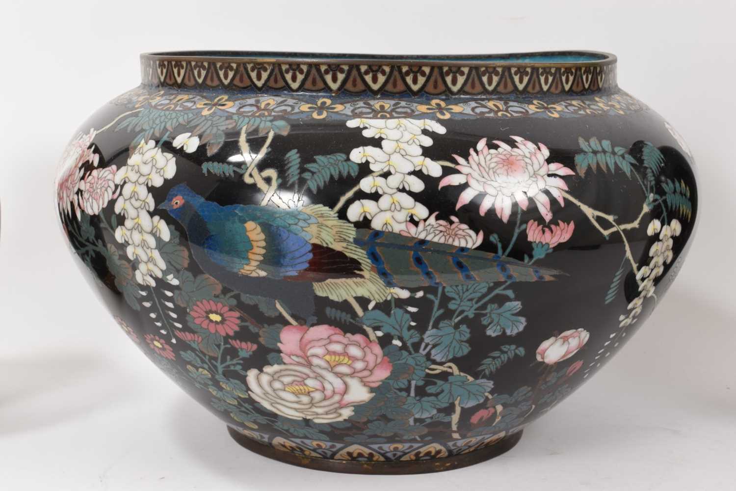 Large Japanese cloisonné jardinière decorated with flowers and birds - Image 2 of 17