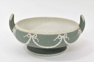 Wedgwood green jasper dip round bowl, with two loop handles