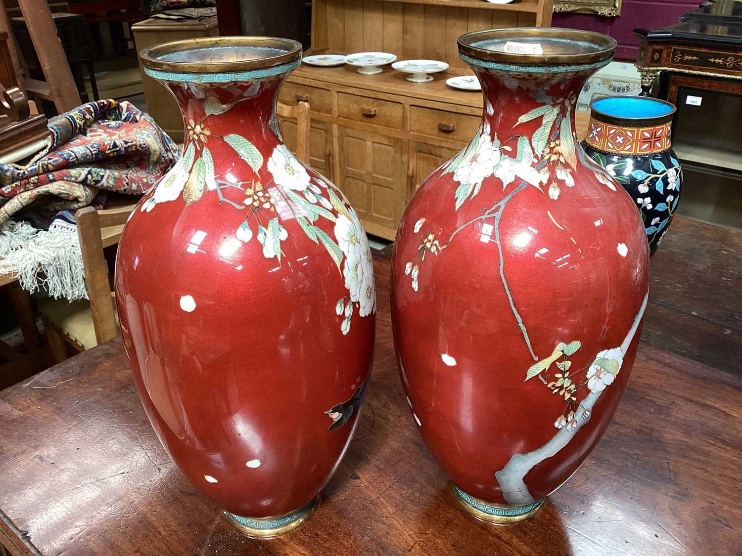 Large pair of fine quality Japanese cloisonné enamel vases - Bild 5 aus 14