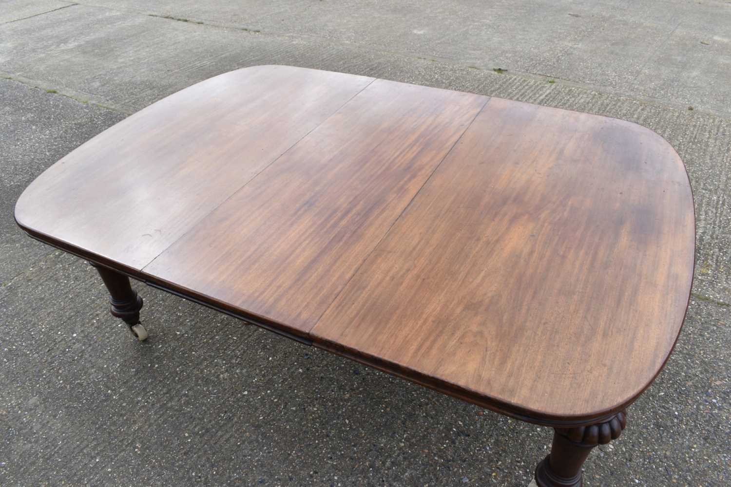 Victorian Irish mahogany extending dining table with one additional leaf by Strahan & Co - Image 2 of 8