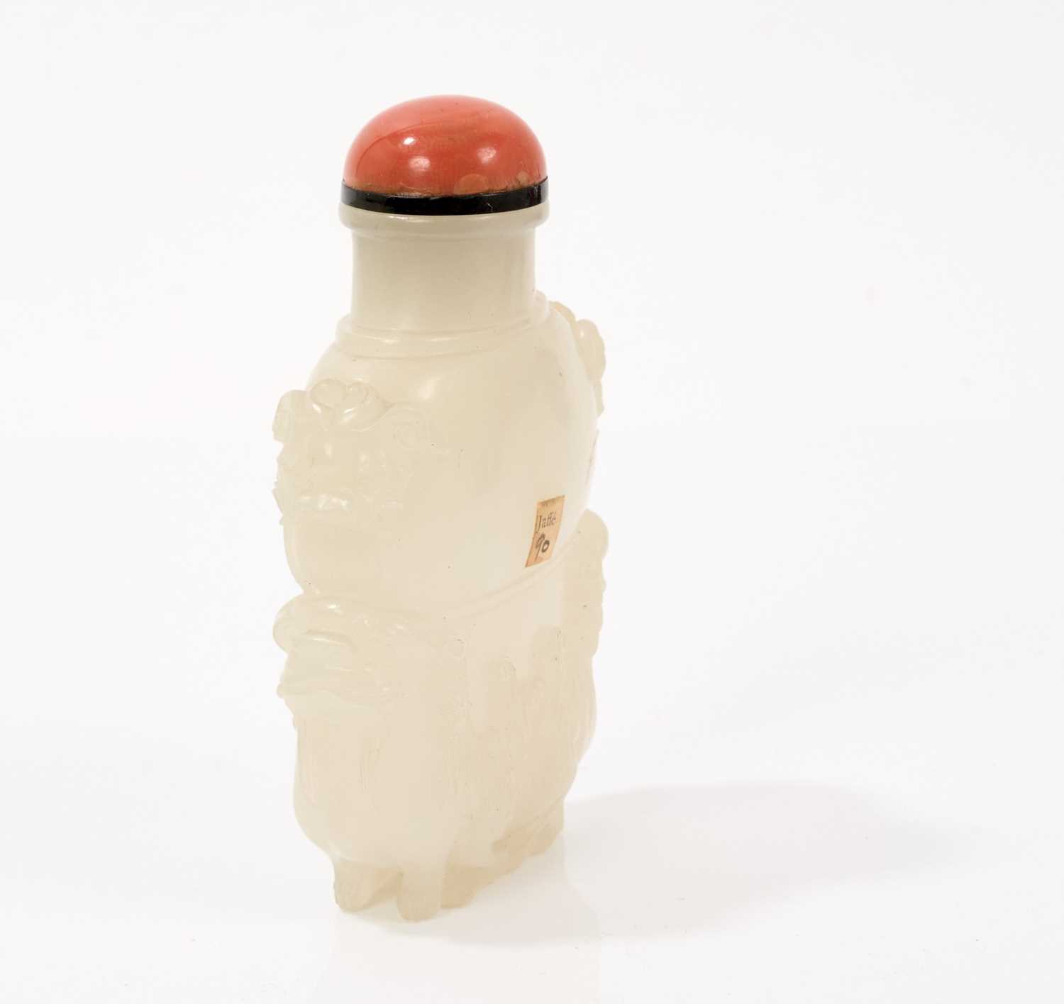 Finely carved celadon jade snuff bottle, with qilin supports - Image 2 of 14