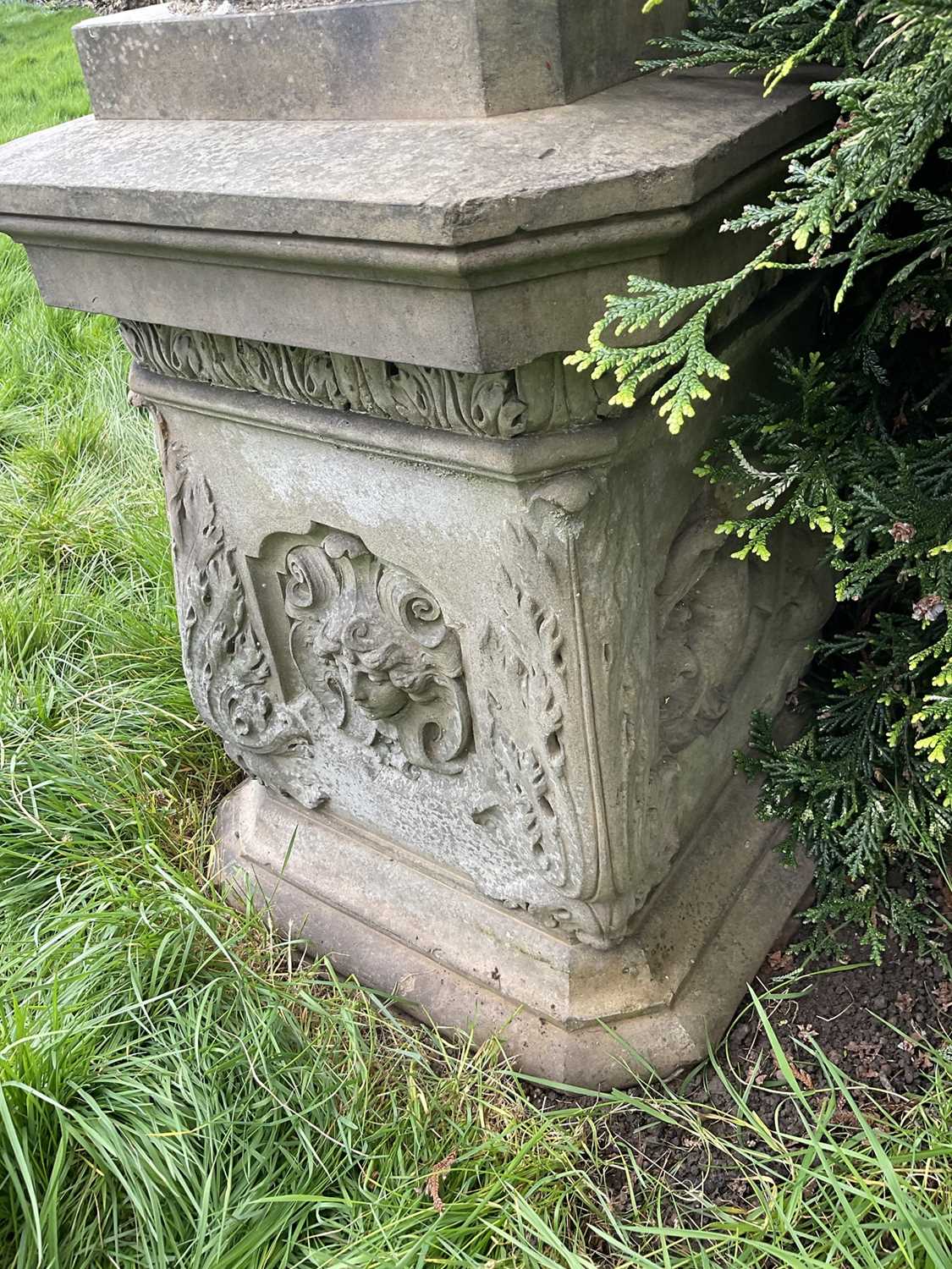 A fine antique reconstituted stone garden urn and cover on plinth, with detachable lid, female carya - Image 10 of 20