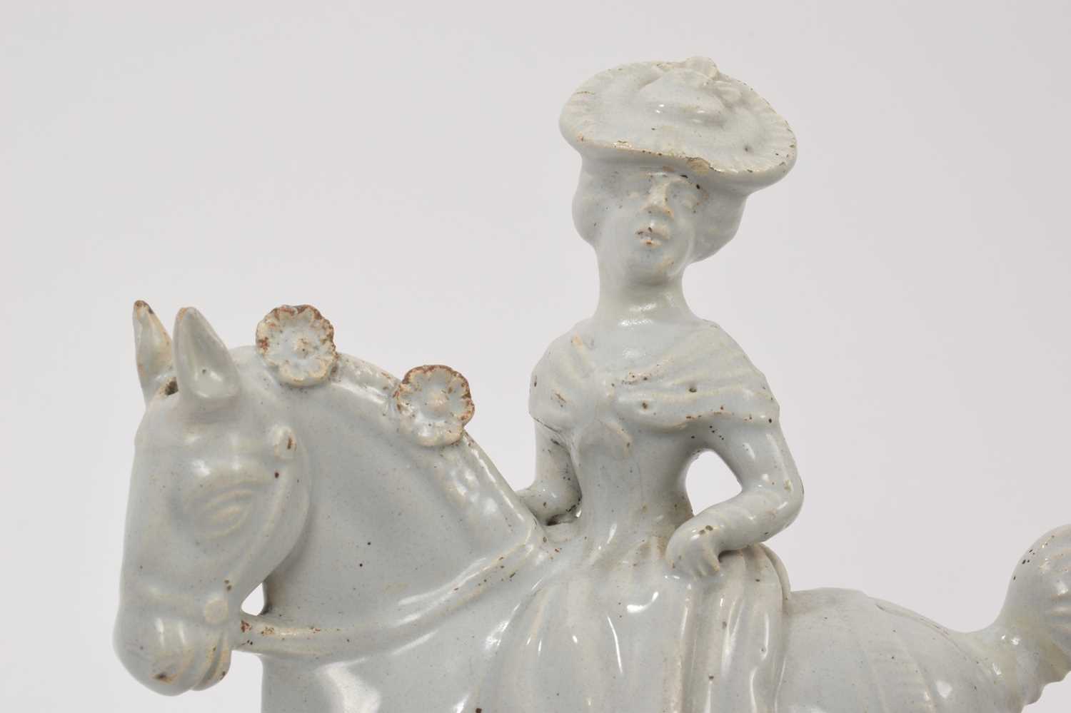 18th century Dutch Delft figure of a lady on horseback - Image 3 of 4