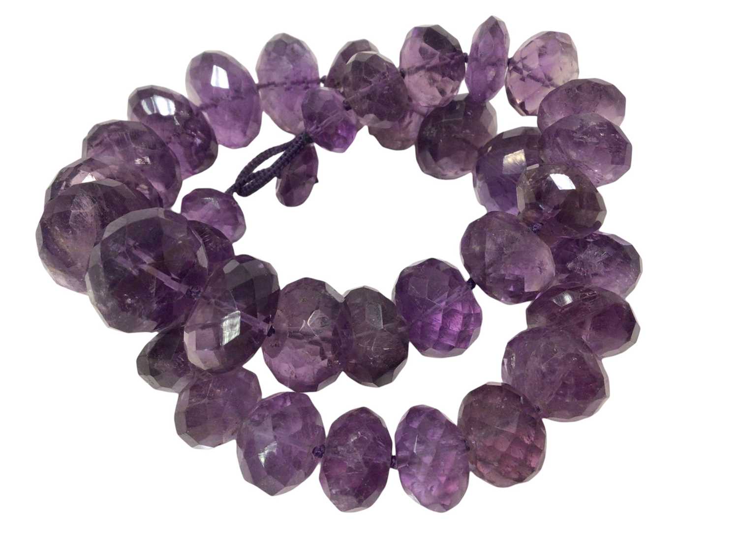 Amethyst bead necklace with a string of graduated faceted amethyst beads - Image 3 of 4