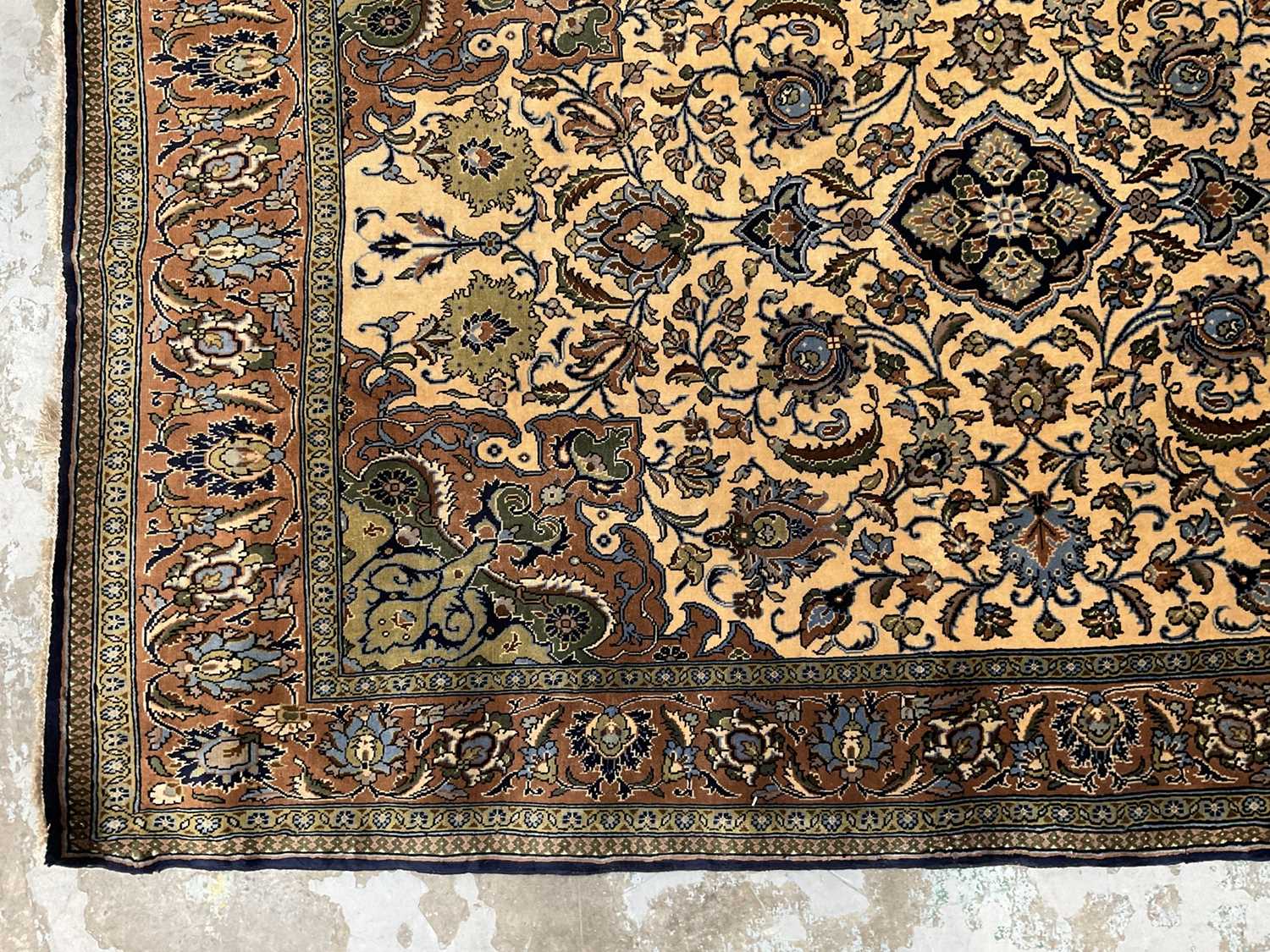 Qum wool rug - Image 2 of 4