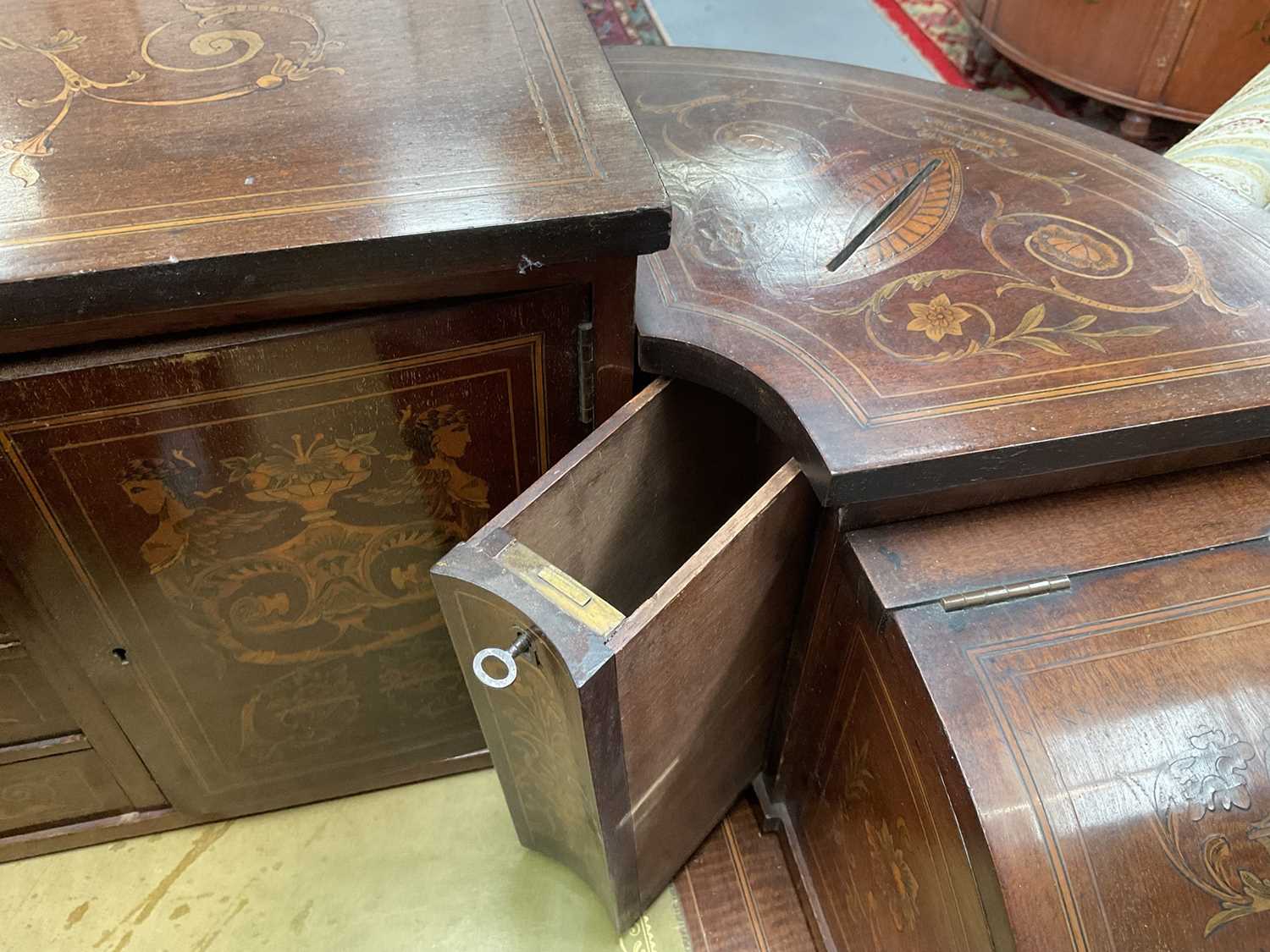 Edwardian mahogany and marquetry Carlton House desk - Bild 20 aus 27