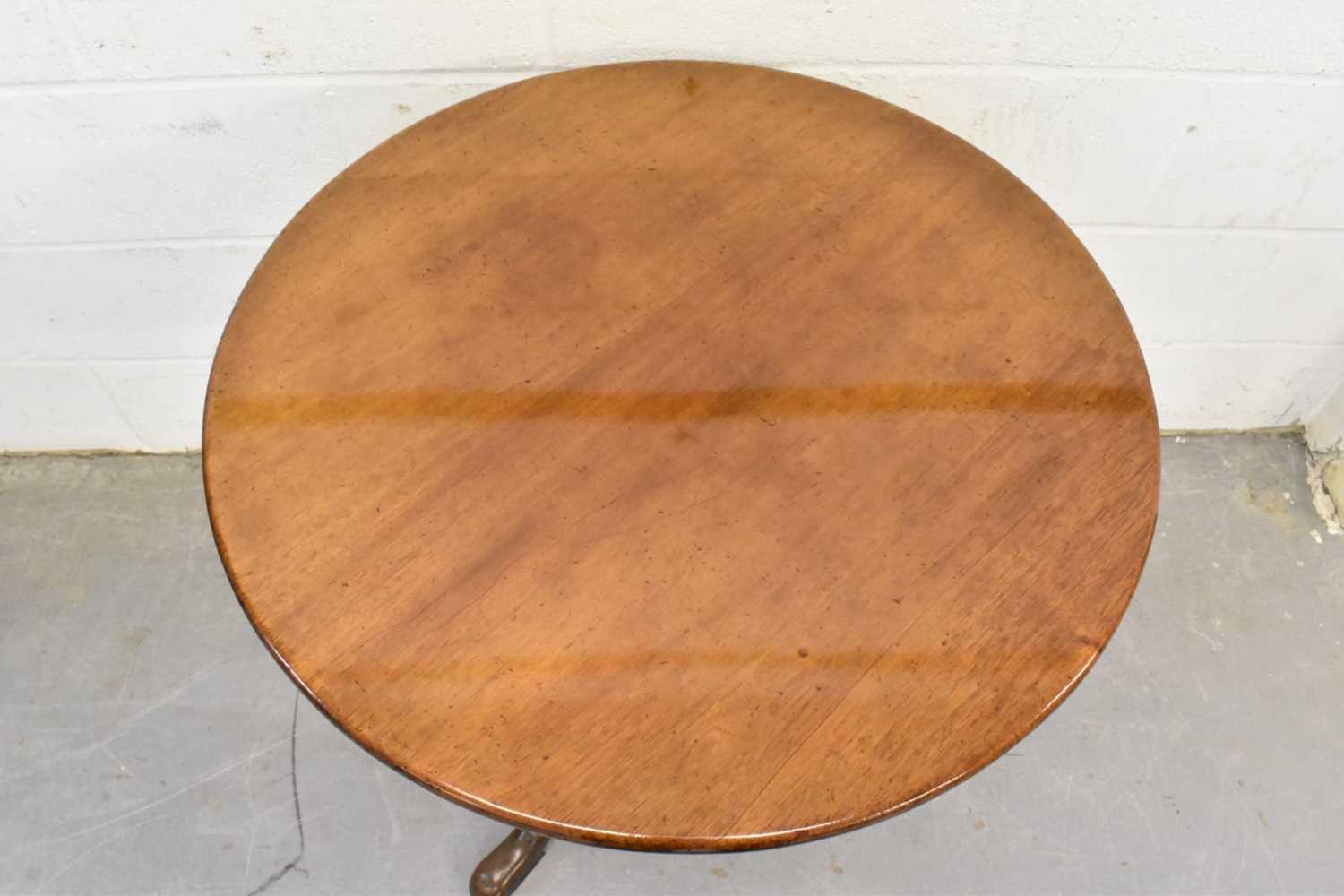 Unusual Georgian tilt top wine table with revolving bird cage mechanism