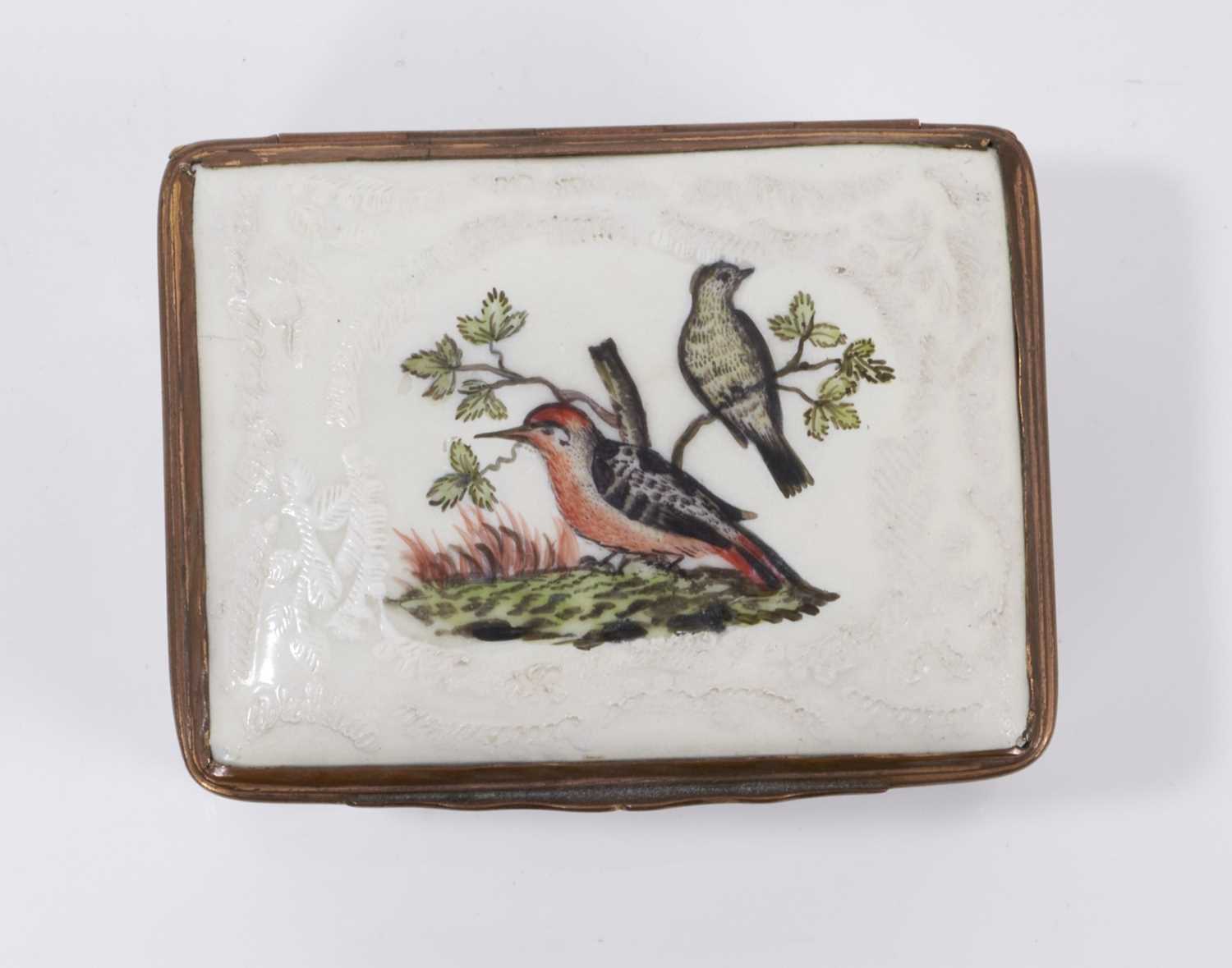 An 18th century enamel box, painted with birds - Image 3 of 4