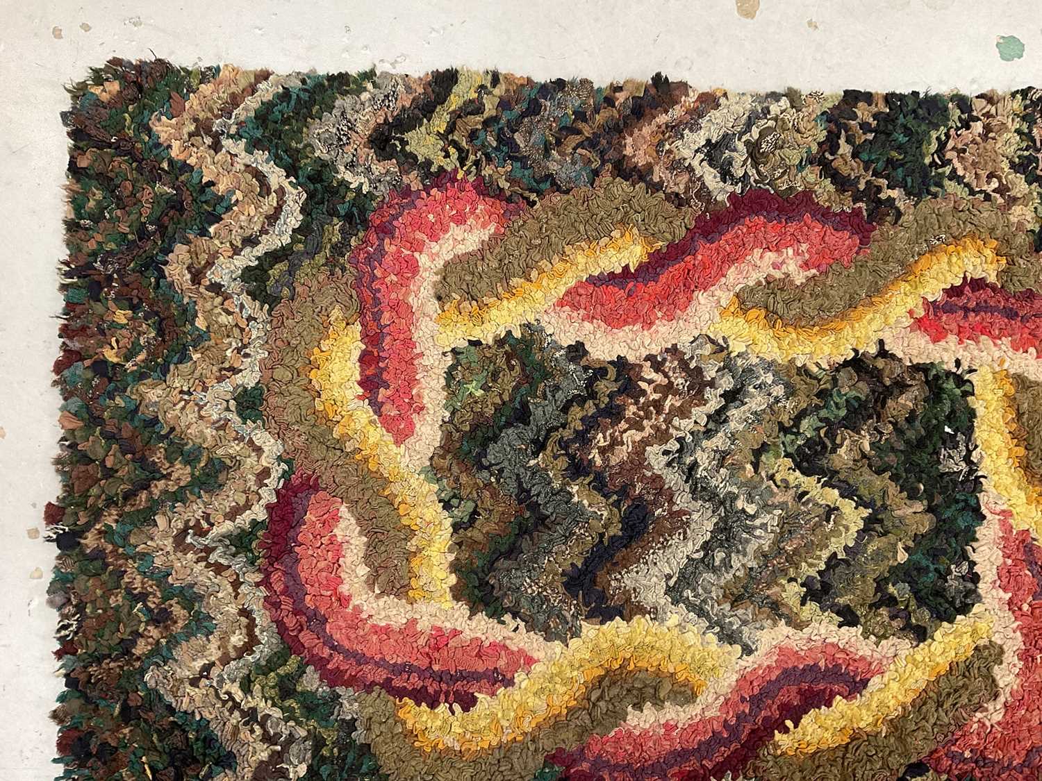 Omega style rag rug with abstract design with flame motif, 102 x 66cm - Image 3 of 5