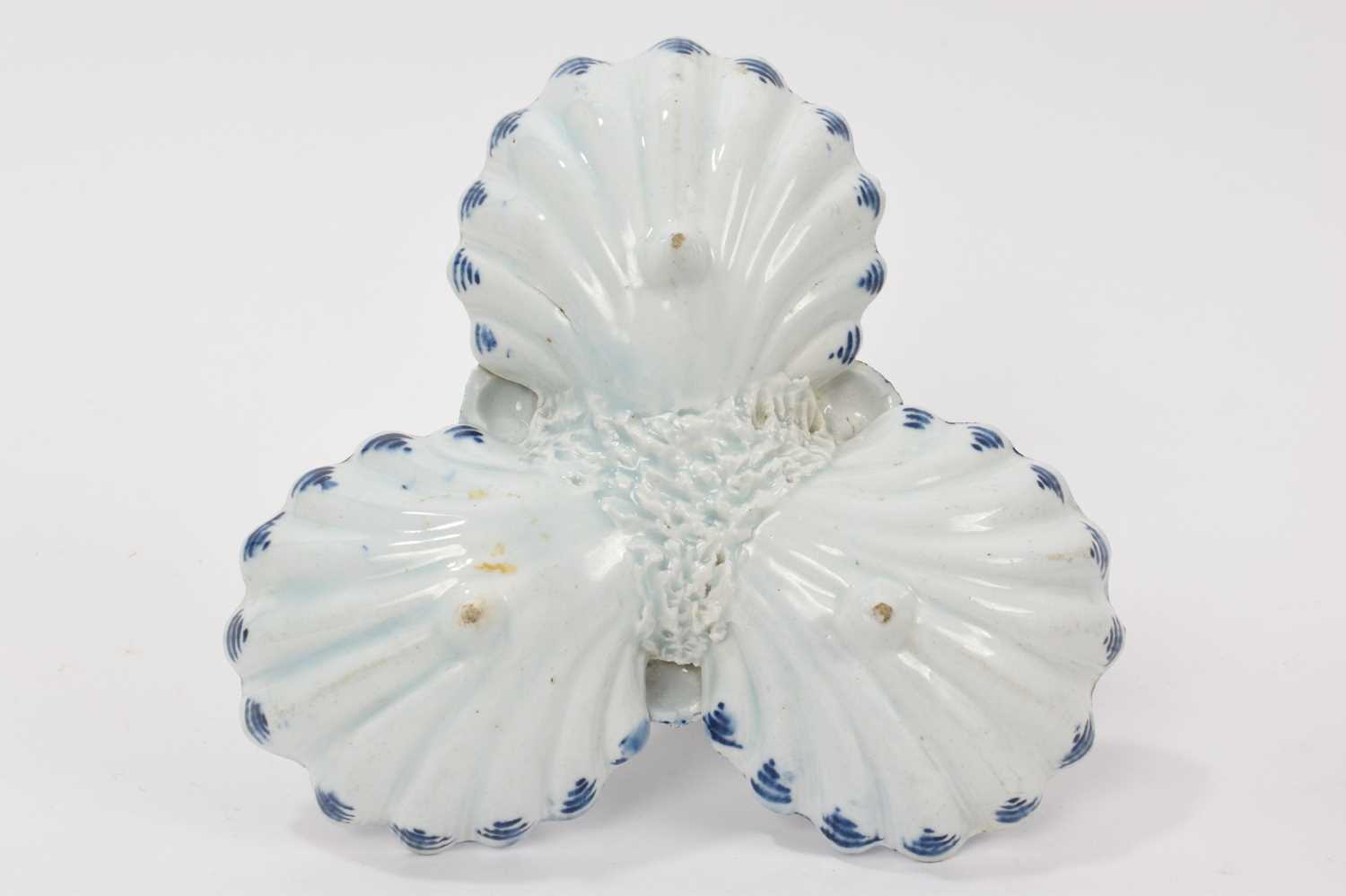 Rare 18th century Bow two tier sweetmeat dish with scallop shell form dishes - Image 5 of 5