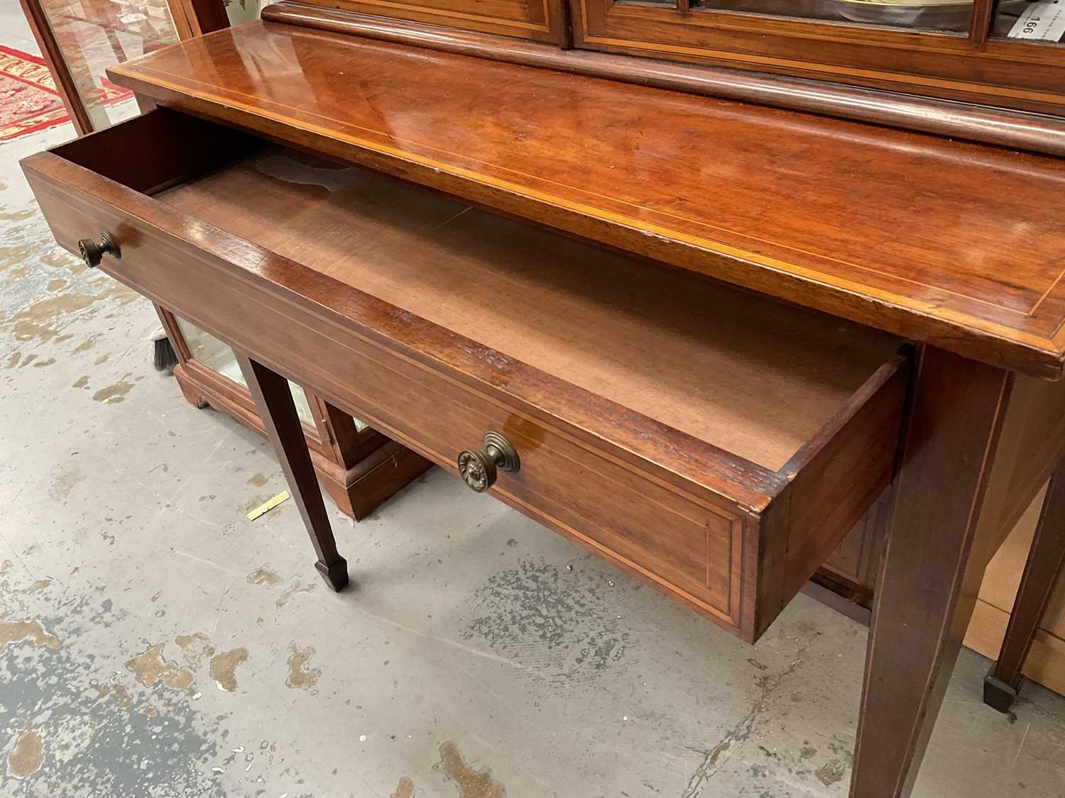Edwardian limed mahogany and satinwood crossbanded display cabinet - Image 4 of 4