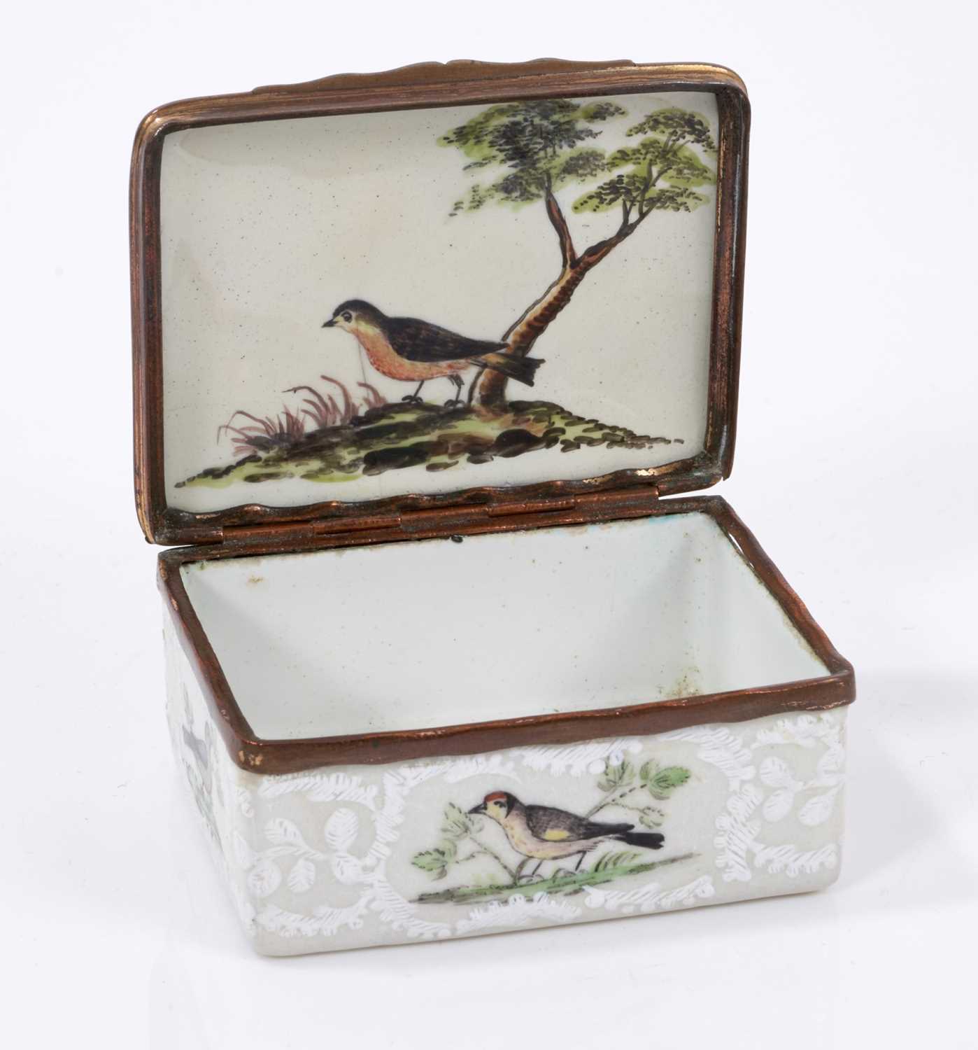An 18th century enamel box, painted with birds - Image 4 of 4