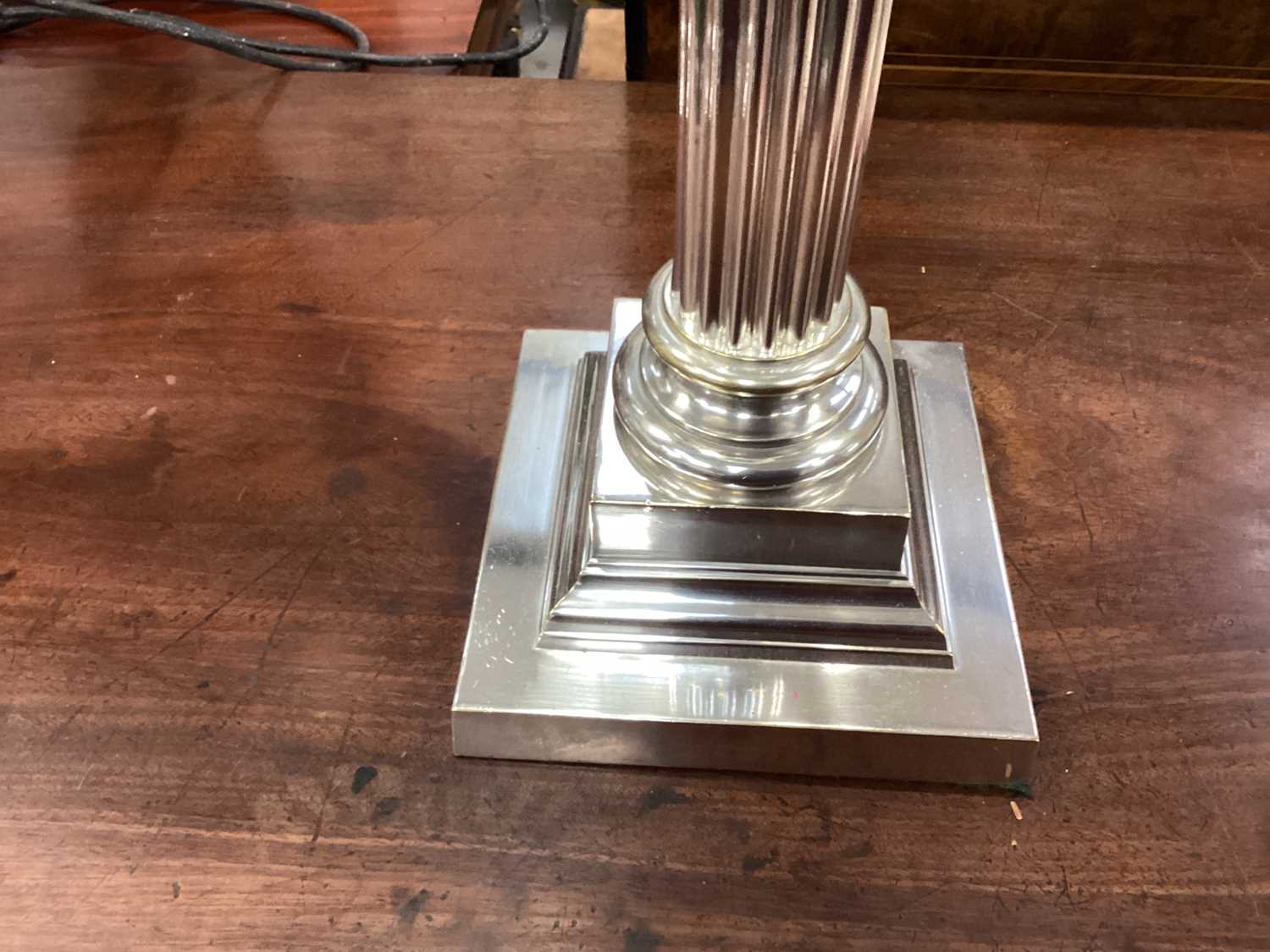 Edwardian silver plated Corinthian column oil lamp - Image 7 of 10