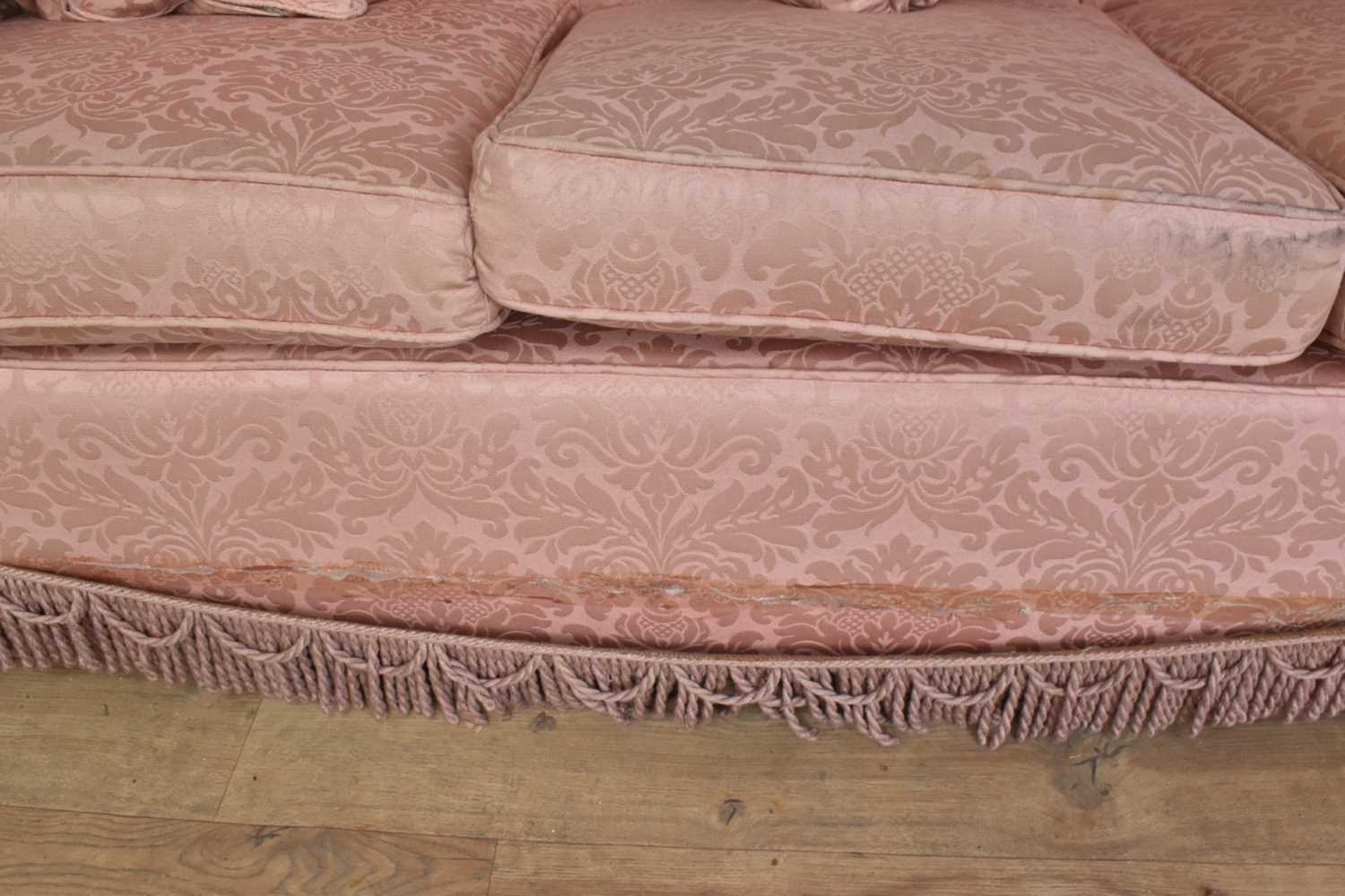 Traditional Knowle sofa - Image 4 of 9