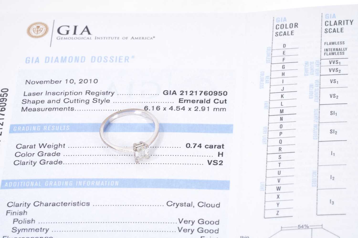 Diamond single stone ring with a rectangular emerald-cut diamond with a G.I.A. Diamond Report statin - Image 4 of 4