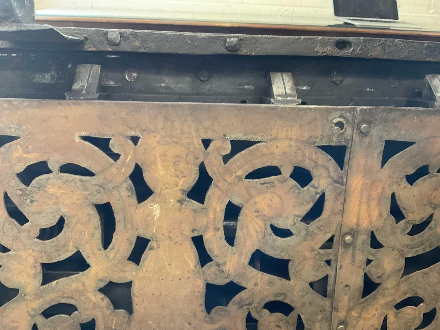 17th century German iron Armada chest with intricate locking system, key marked S. Morden - Bild 19 aus 23