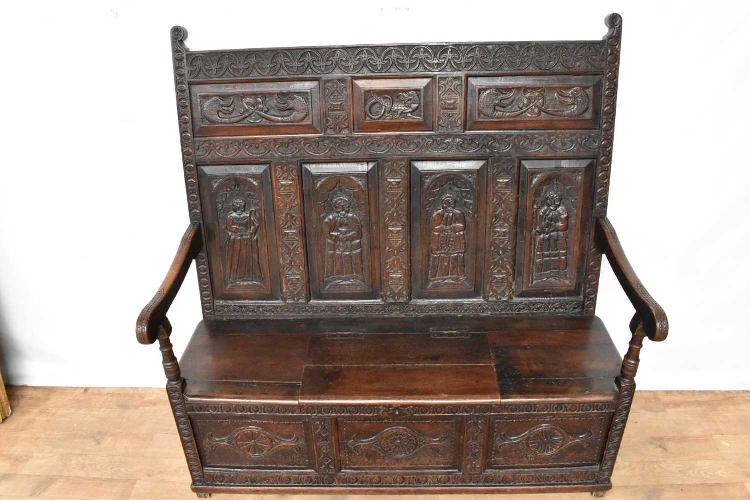 Elaborate carved oak settle - Image 2 of 10