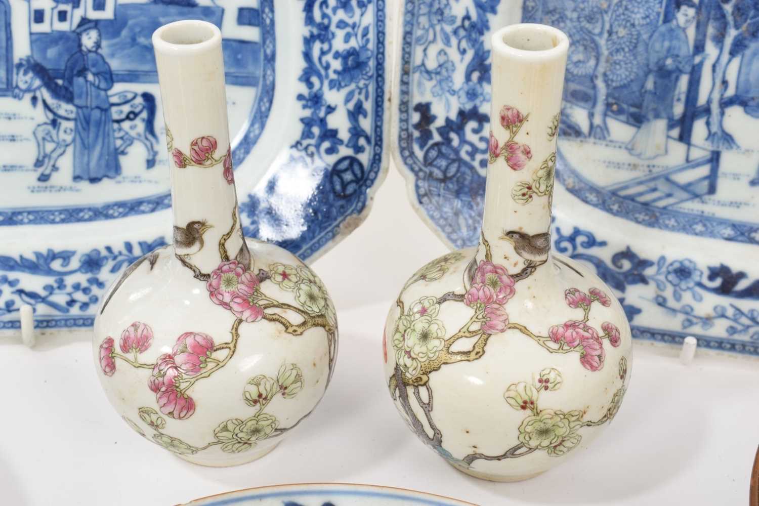 Pair of Chinese miniature vases and blue and white dishes - Image 4 of 13
