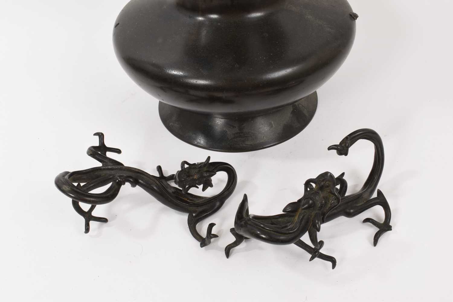 Japanese bronze baluster vase with twin dragon handles - Image 5 of 7