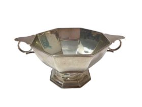 Early George V silver twin handled bowl of octagonal form, with reeded border