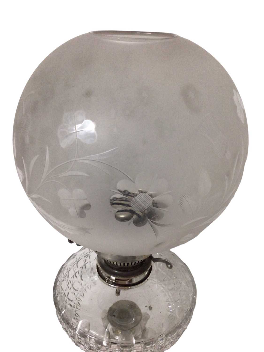 Edwardian silver plated Corinthian column oil lamp - Image 4 of 10