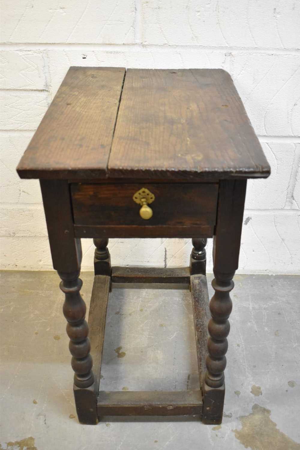 Late 17th century oak side table - Image 5 of 6