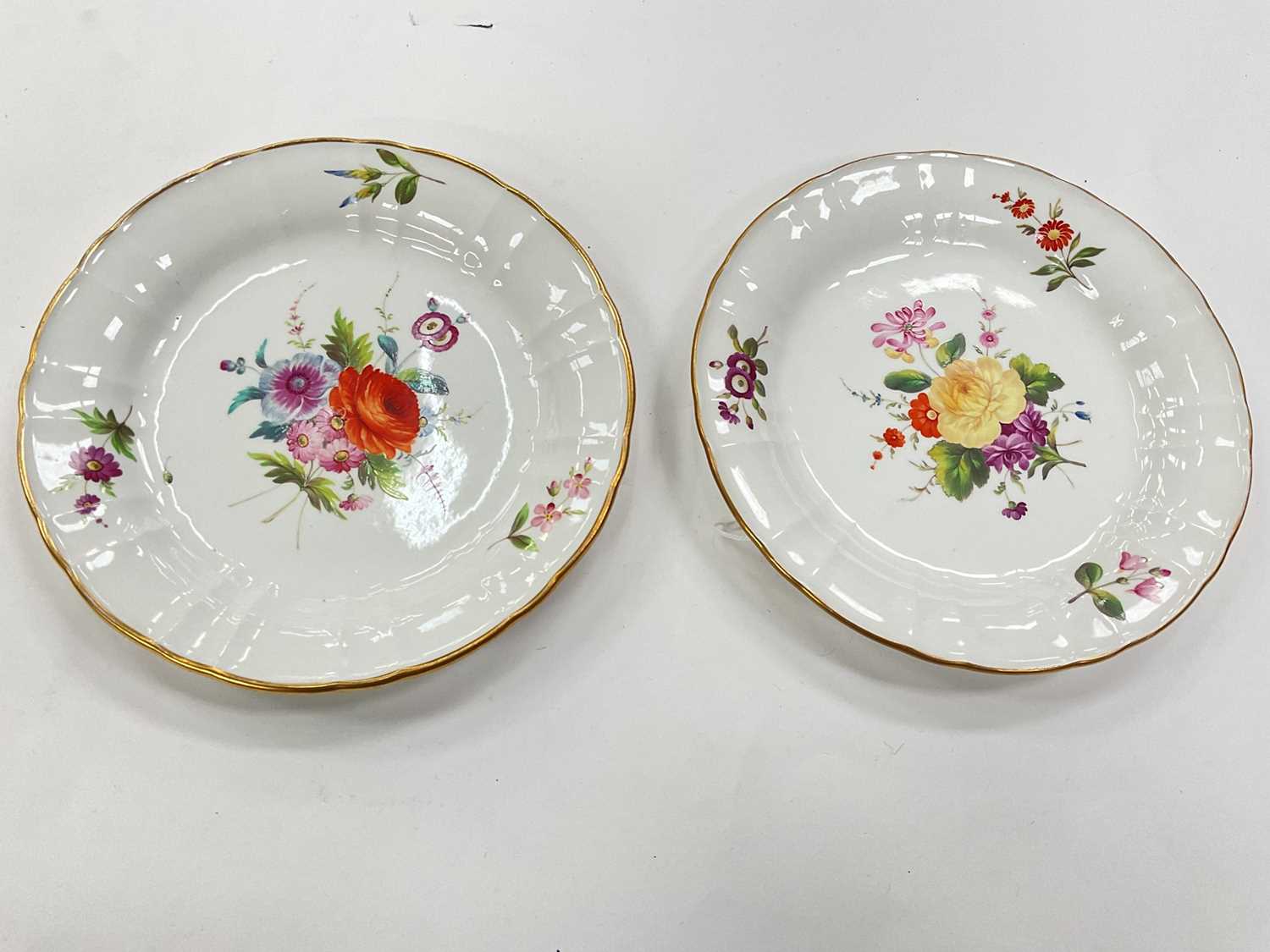 Pair of Wedgwood bone china plates, painted with flowers - Image 3 of 7