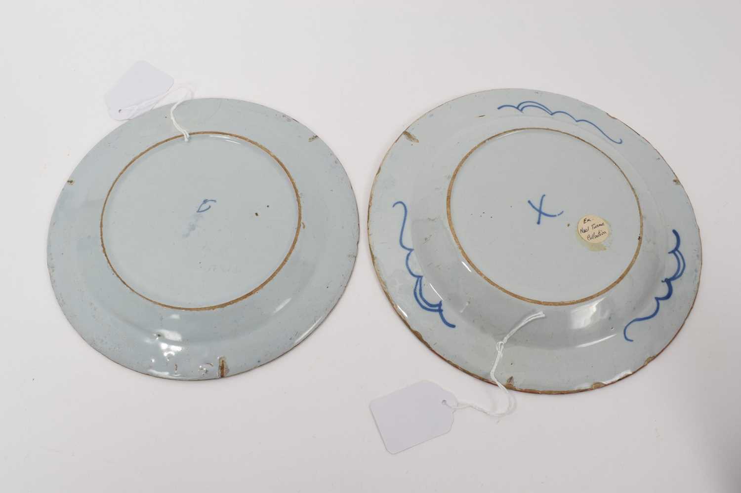 Two 18th century blue and white Delft dishes - Image 5 of 5