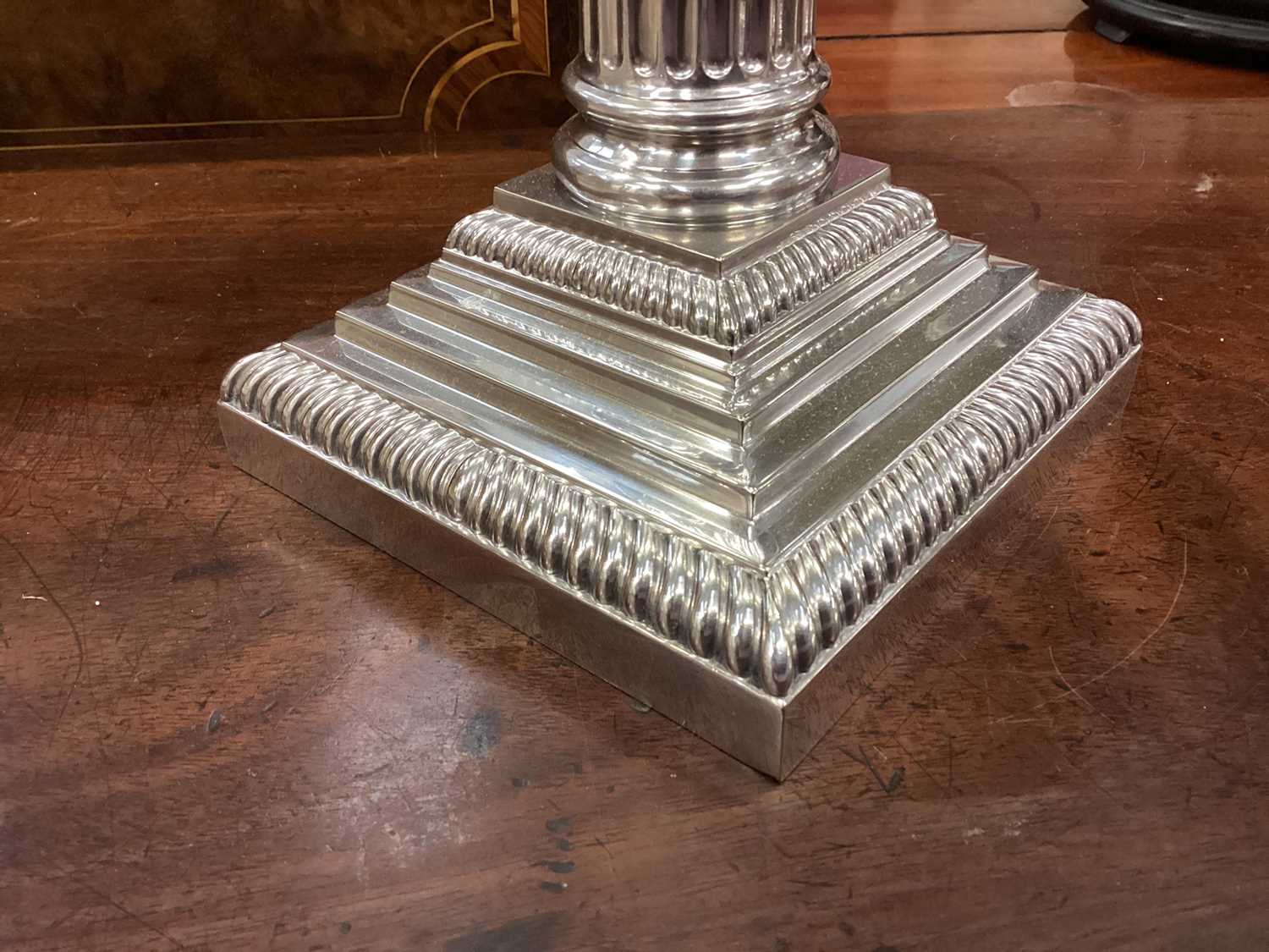 Edwardian silver plated Corinthian column oil lamp - Image 8 of 10