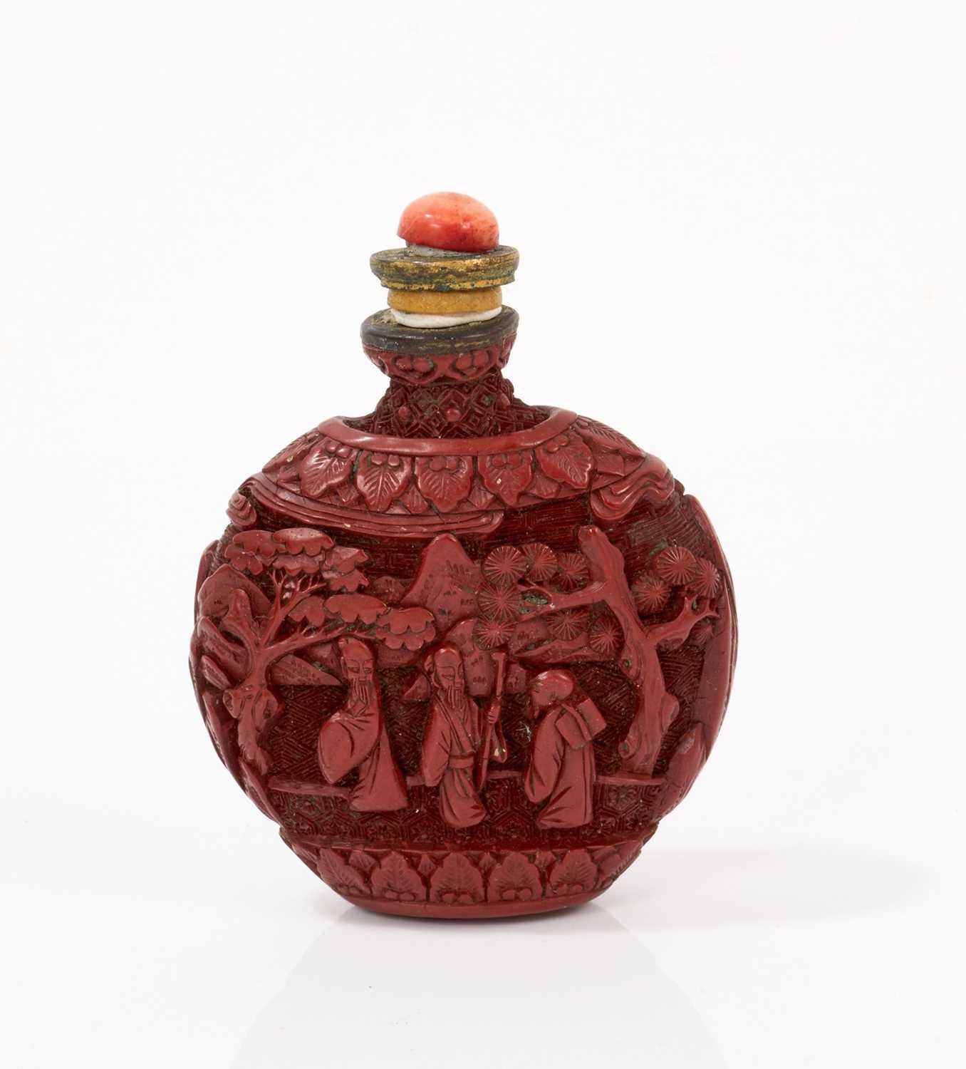 Finely carved cinnabar lacquer snuff bottle - Image 2 of 7