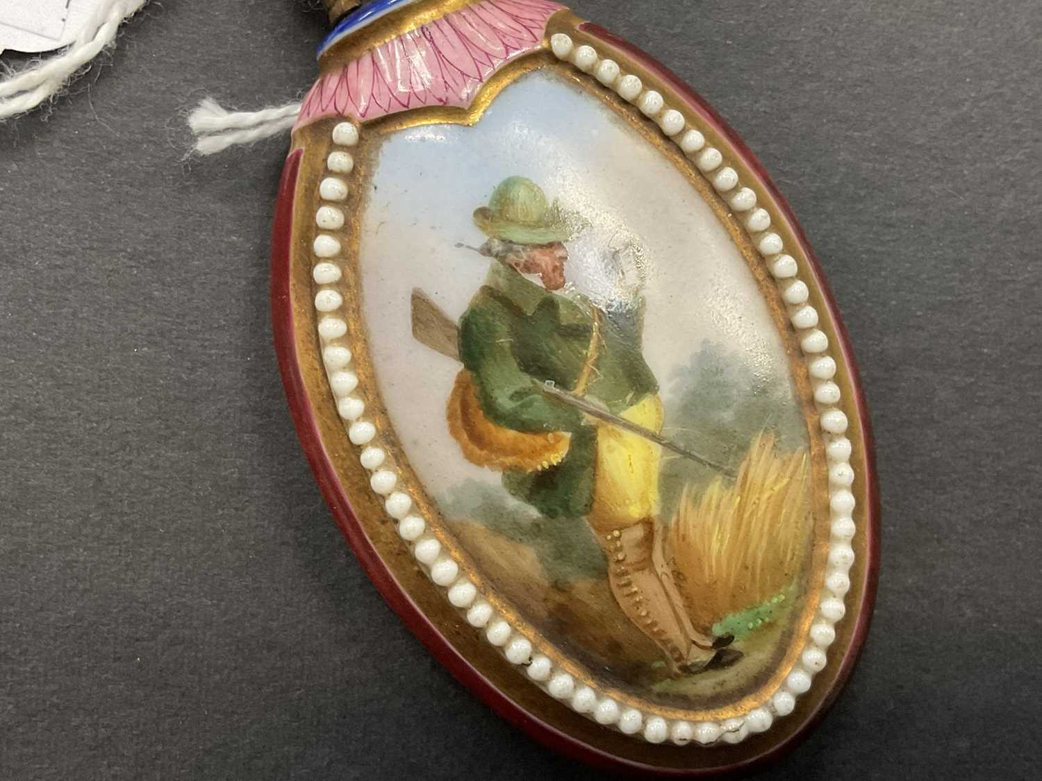 Fine quality 19th century porcelain scent bottle painted with a sportsman - Image 7 of 8