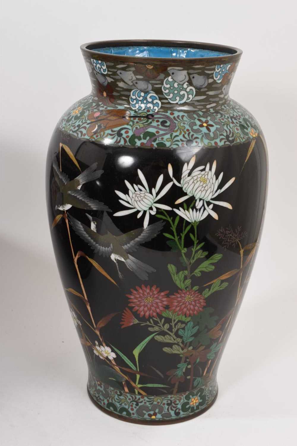 Large Japanese cloisonné jardinière decorated with flowers and birds - Image 4 of 17