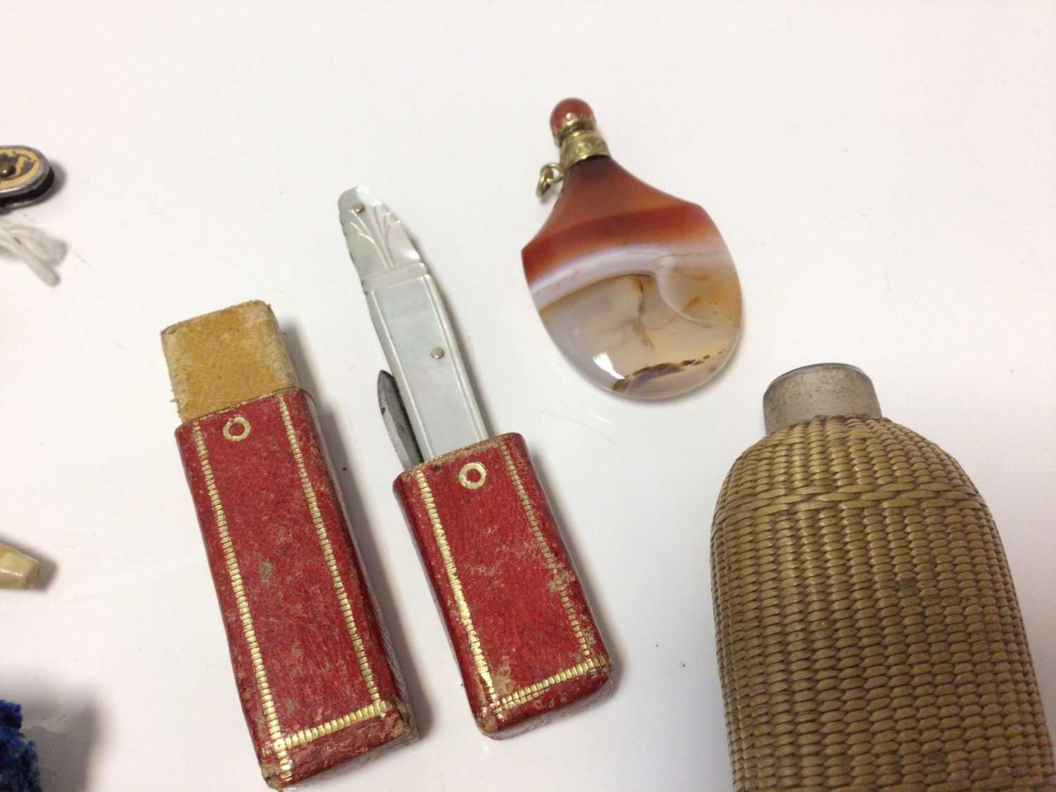 Vertical items and bijouterie including scent bottles, pen knives, buttons and miser's purses - Image 5 of 7