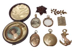 A group of antique lockets and brooches to include three 9ct gold framed double-side circular locket