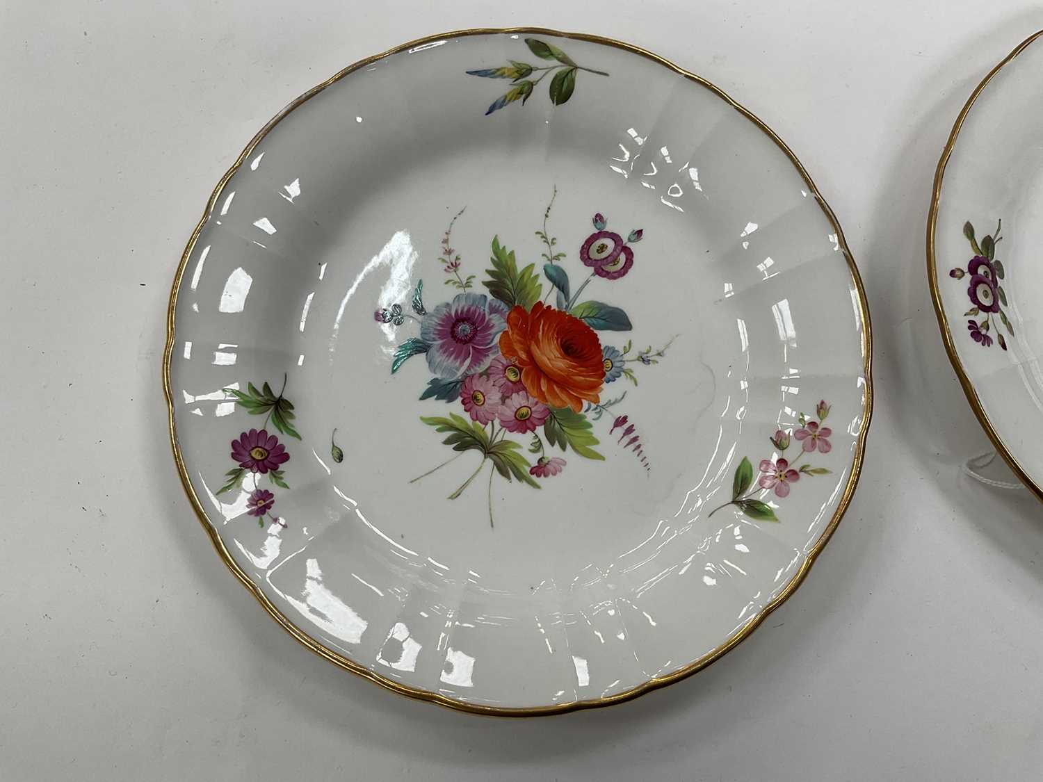 Pair of Wedgwood bone china plates, painted with flowers - Image 5 of 7