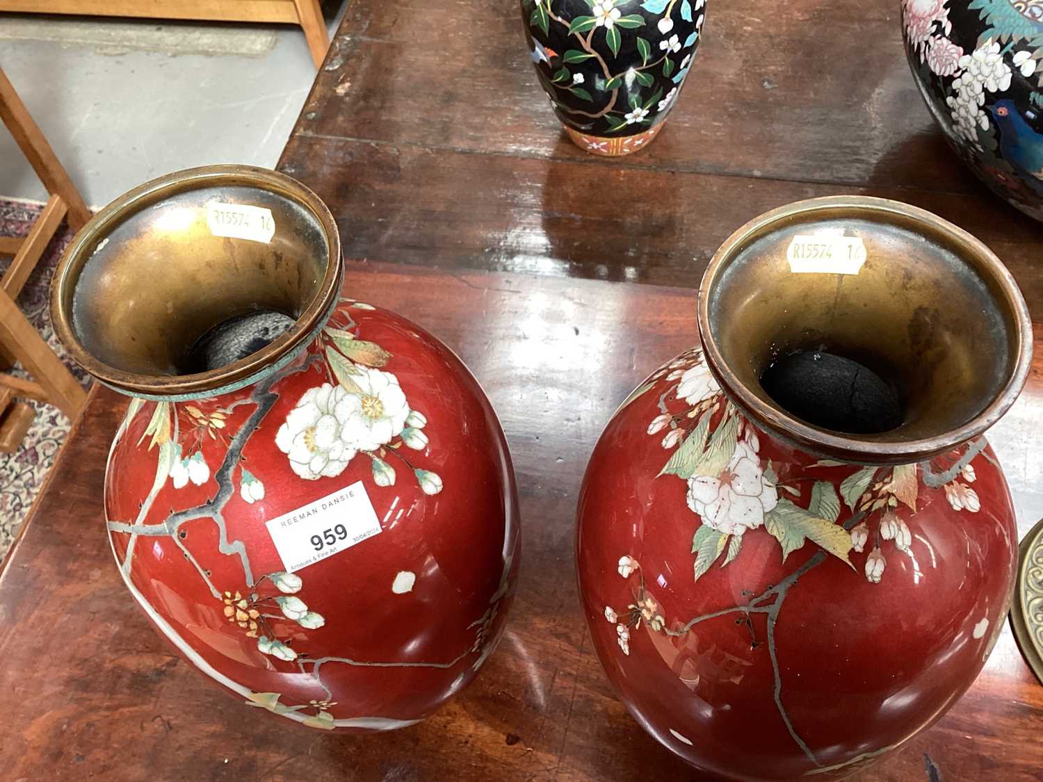 Large pair of fine quality Japanese cloisonné enamel vases - Bild 8 aus 14
