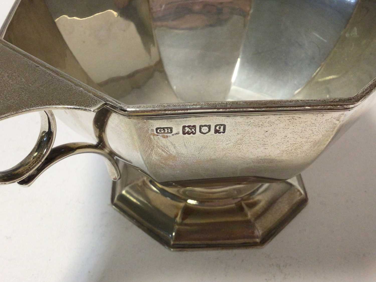 Early George V silver twin handled bowl of octagonal form, with reeded border - Image 3 of 3