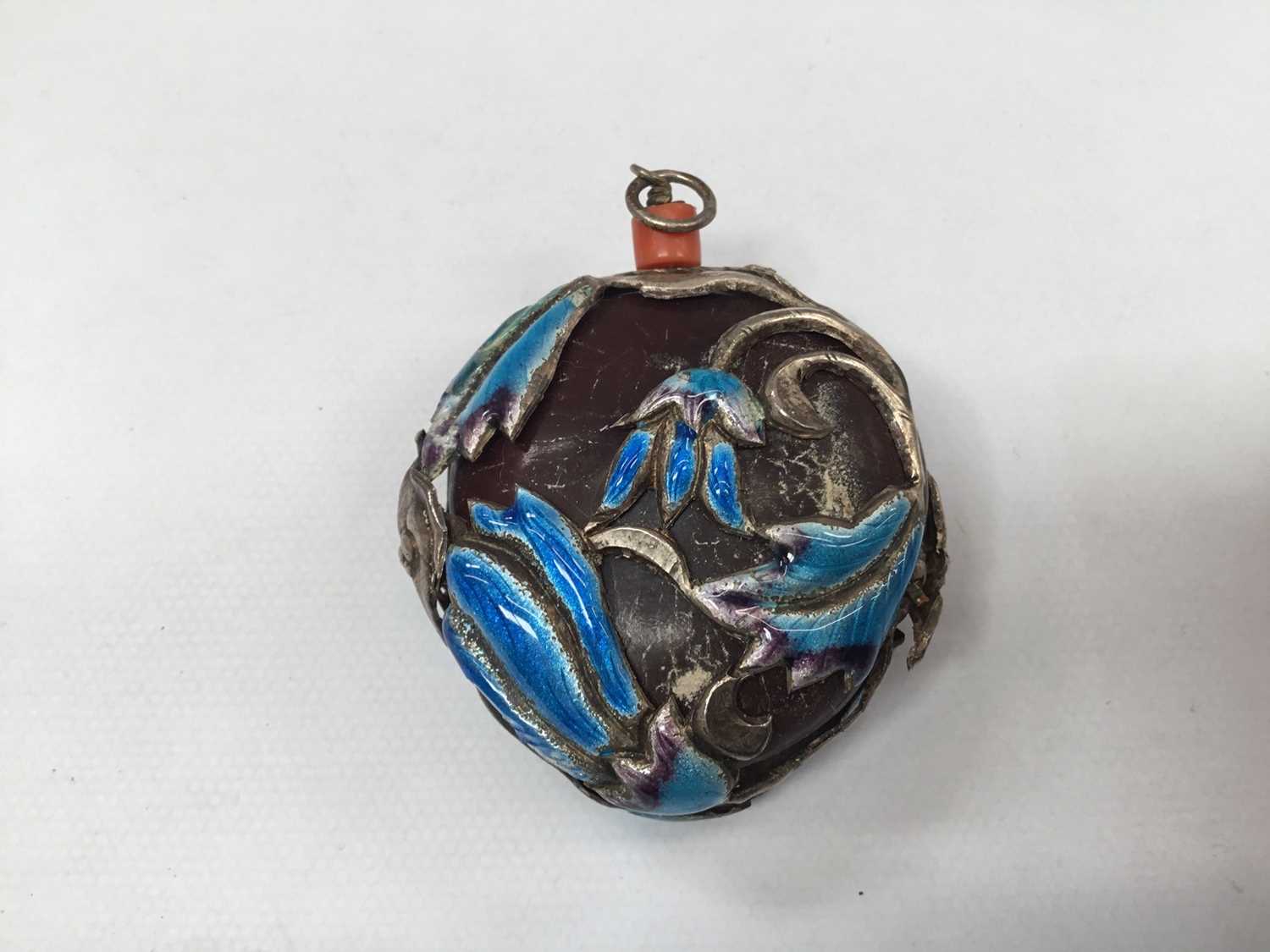 Chinese snuff with enamelled silver overlay on nut - Image 5 of 5
