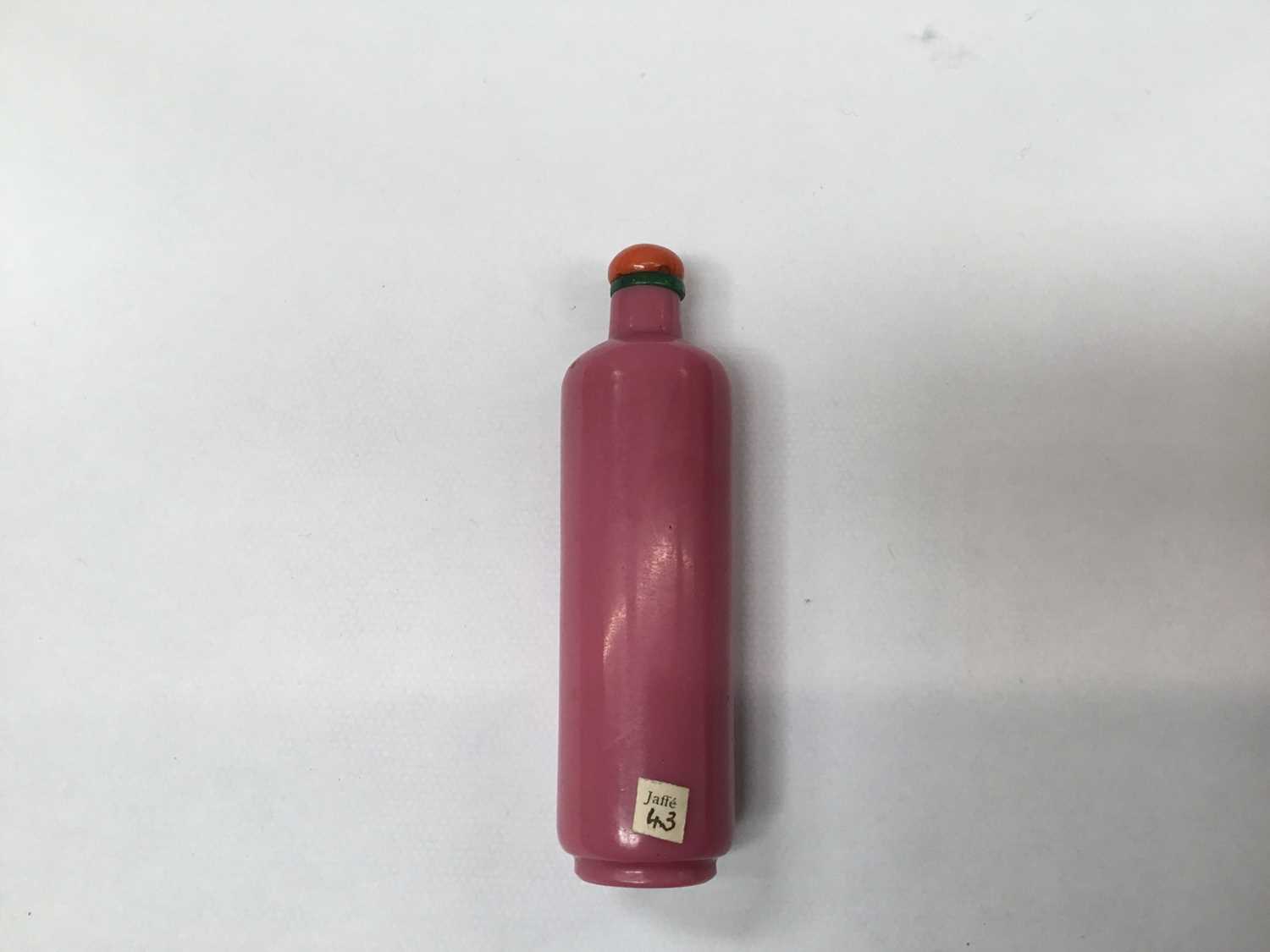 Pink glass snuff with coral stopper - Image 2 of 3