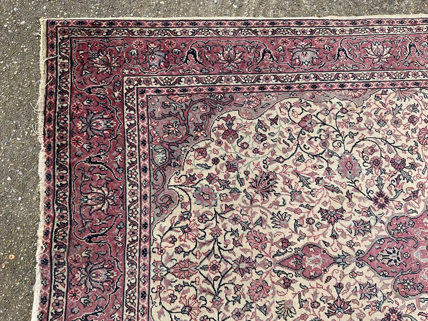 Eastern rug - Image 4 of 5