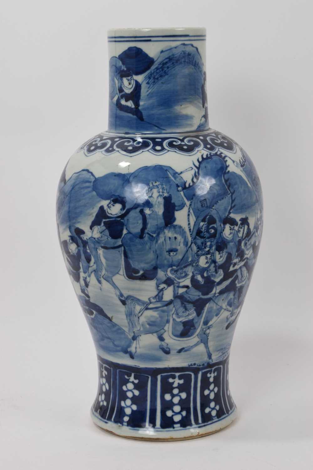 Large Chinese blue and white vase - Image 2 of 5