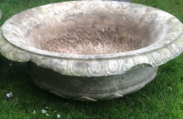 Pair of 18th / 19th century carved white marble garden urns - Image 2 of 16