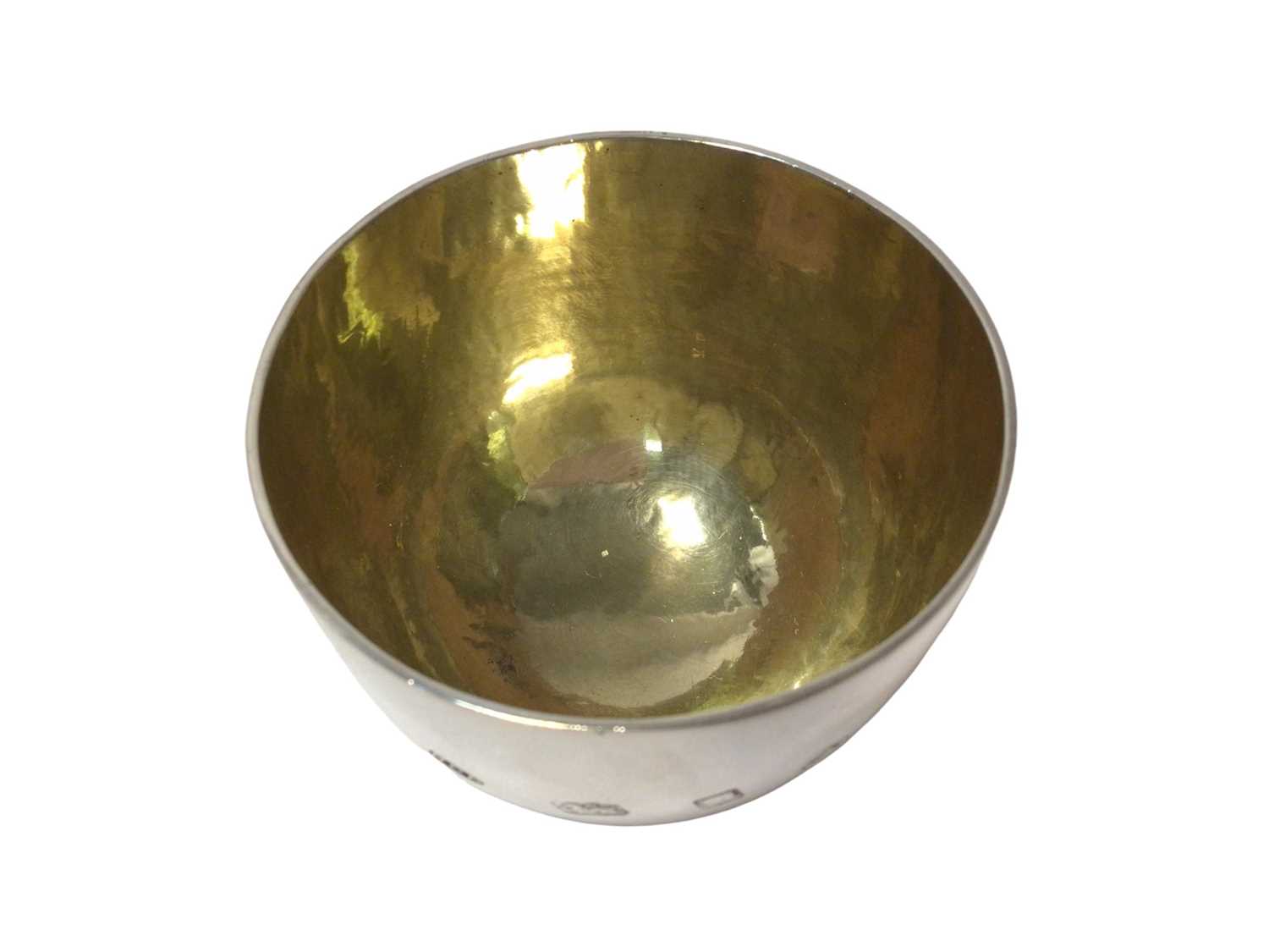 Contemporary silver tumbler cup with gilded planished interior, (London 1972), maker Rodney Clive Pe - Image 2 of 2