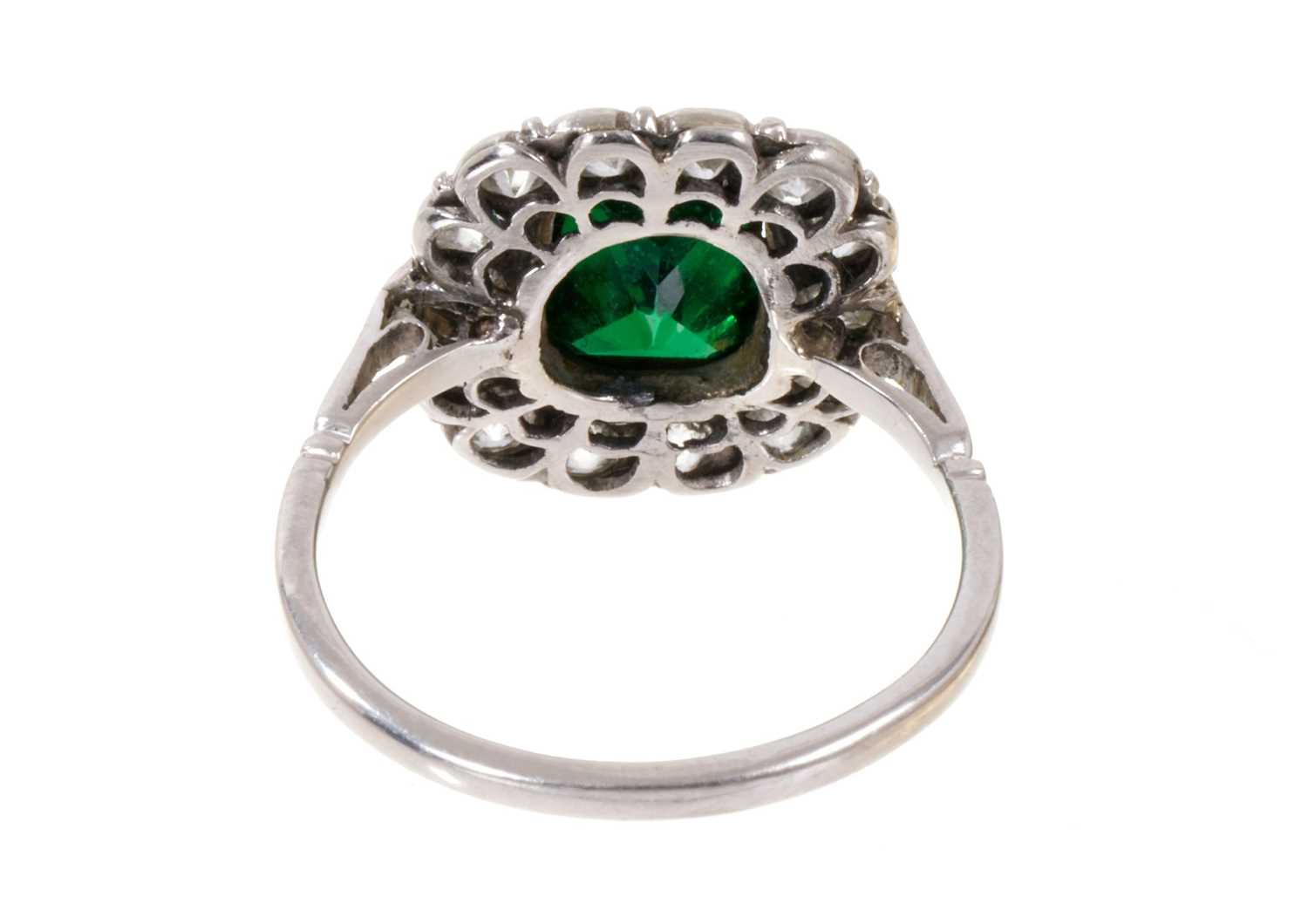 1920s diamond and green stone platinum ring - Image 3 of 4