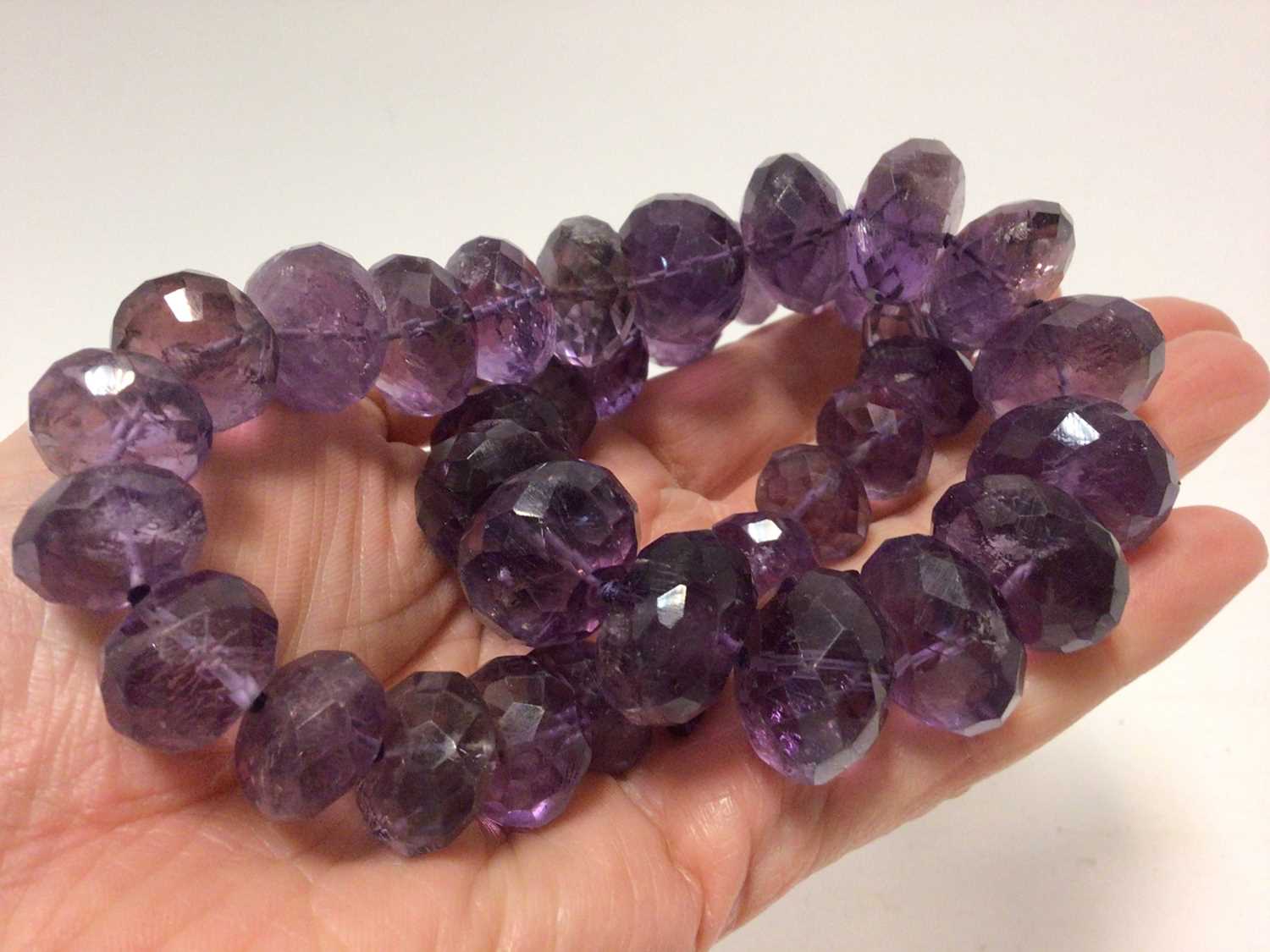 Amethyst bead necklace with a string of graduated faceted amethyst beads - Image 4 of 4